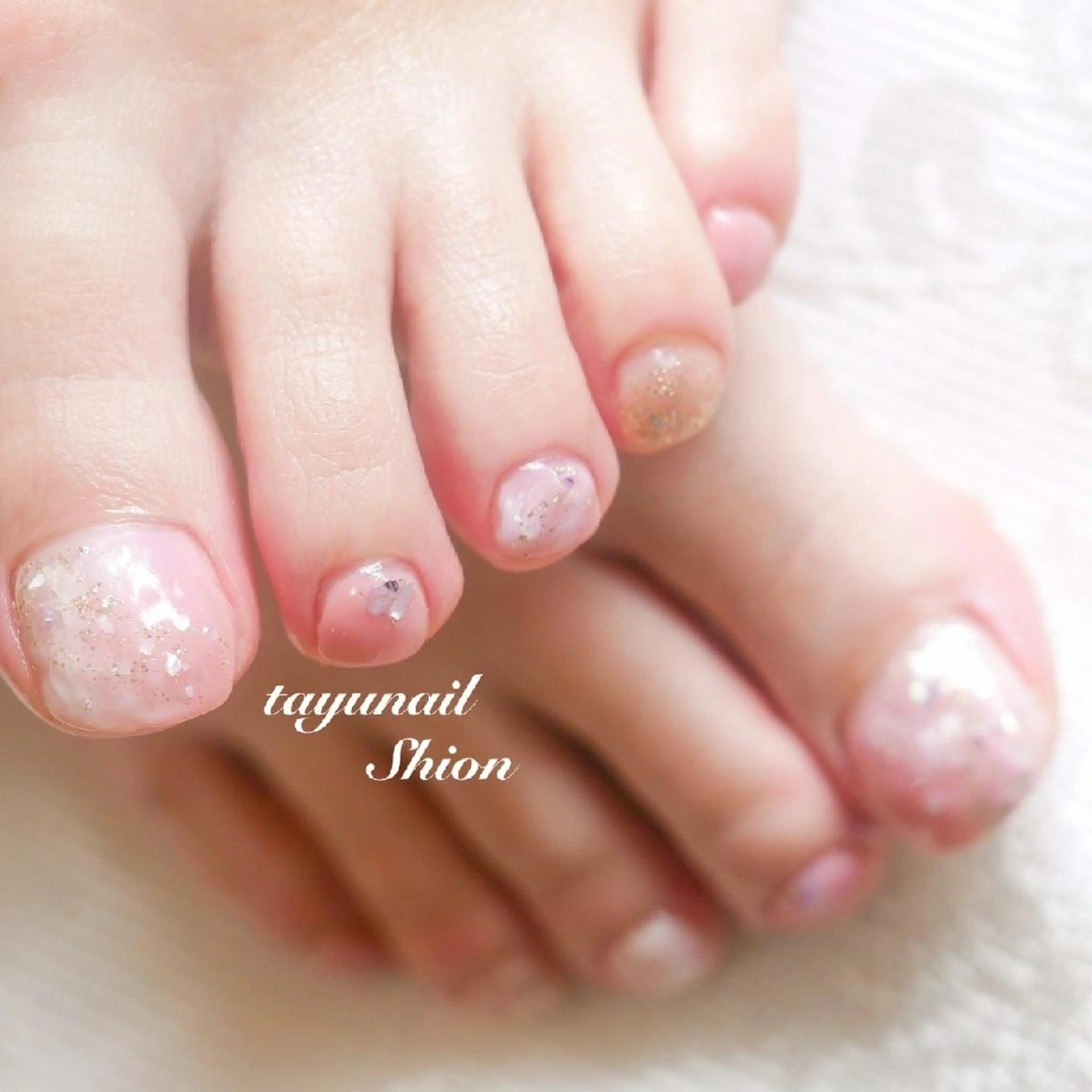 ネイル ブルー フットネイル ジェルネイル ラメ(グリッター) パラジェル ネイルサロン 【たゆnail】のネイルデザイン