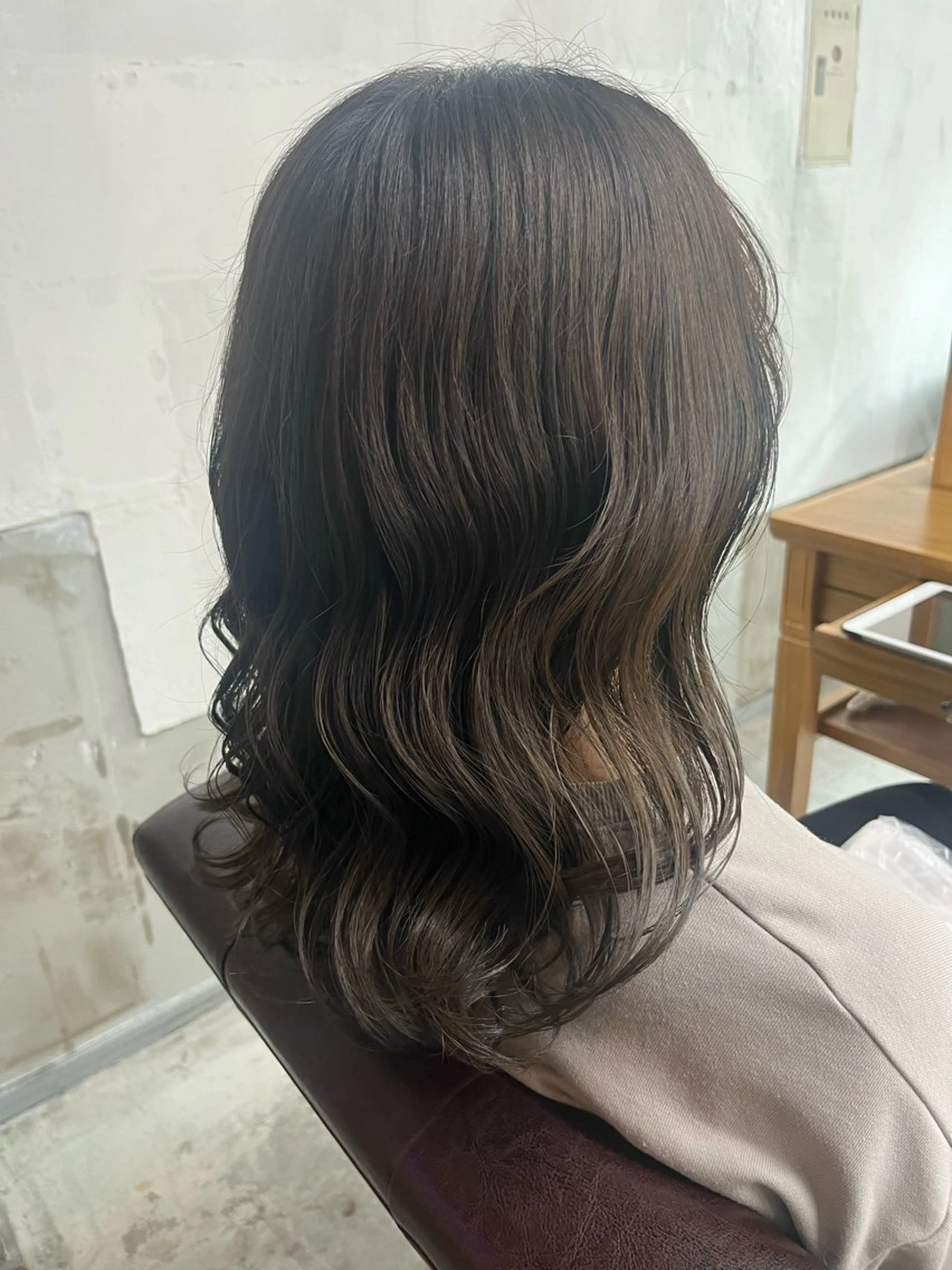 カラー 秋山 美奈のヘアスタイル