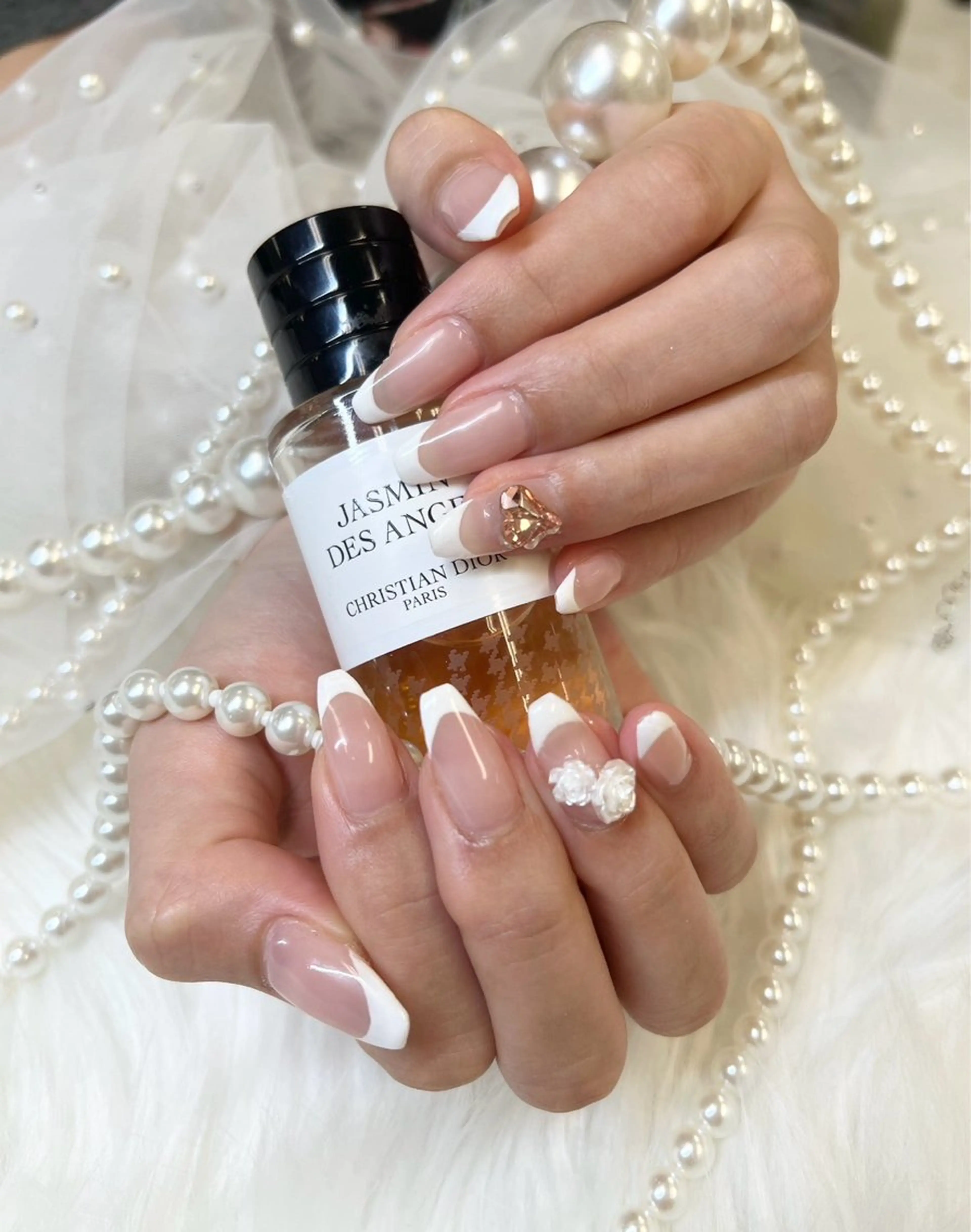 ネイル アートネイル フレンチネイル ジェルネイル ガラスフレンチ グラデーション Queeens nailのネイルデザイン