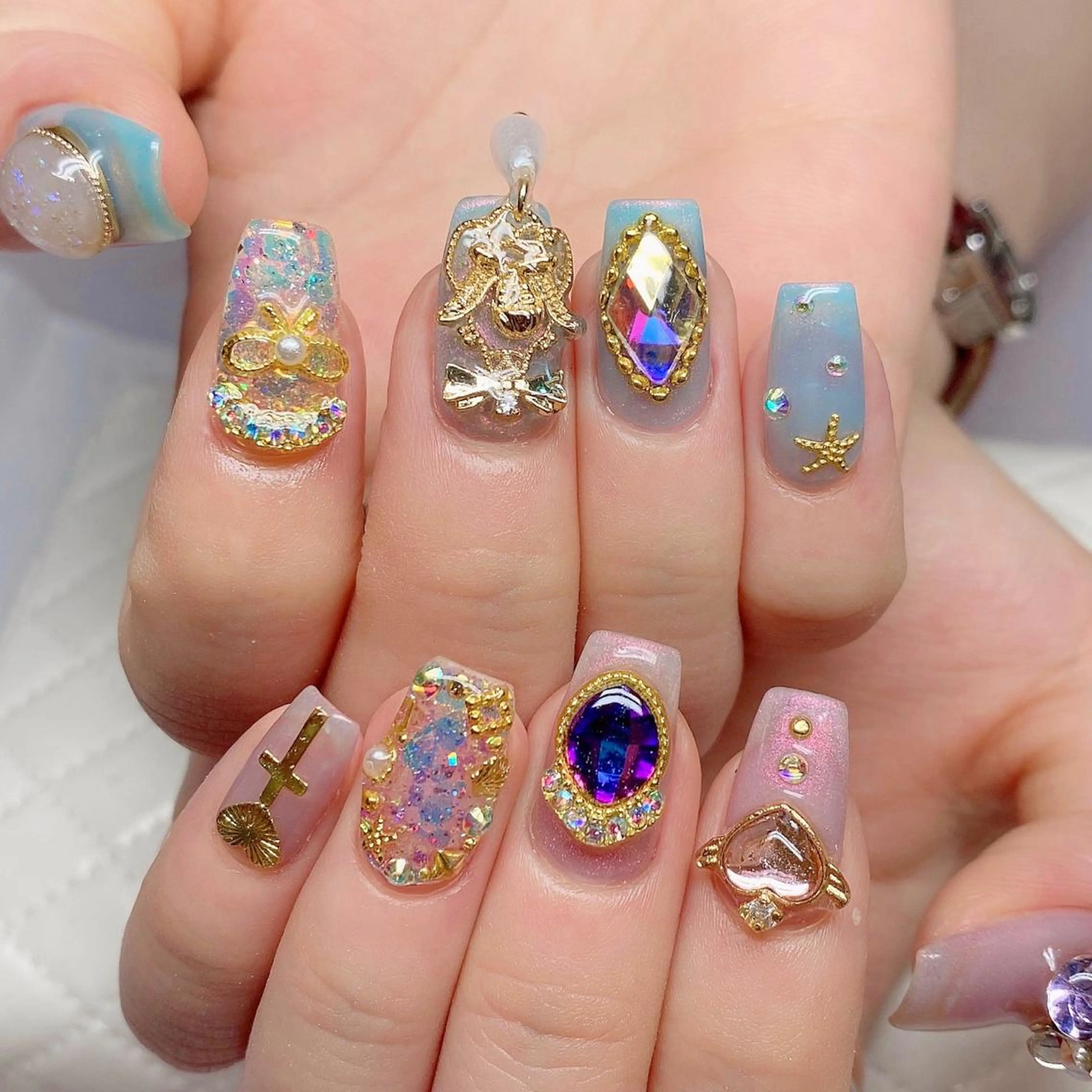 ネイル ホログラムネイル ハンドネイル ハンドケア ナユキNA.YUKI 池袋店のネイルデザイン