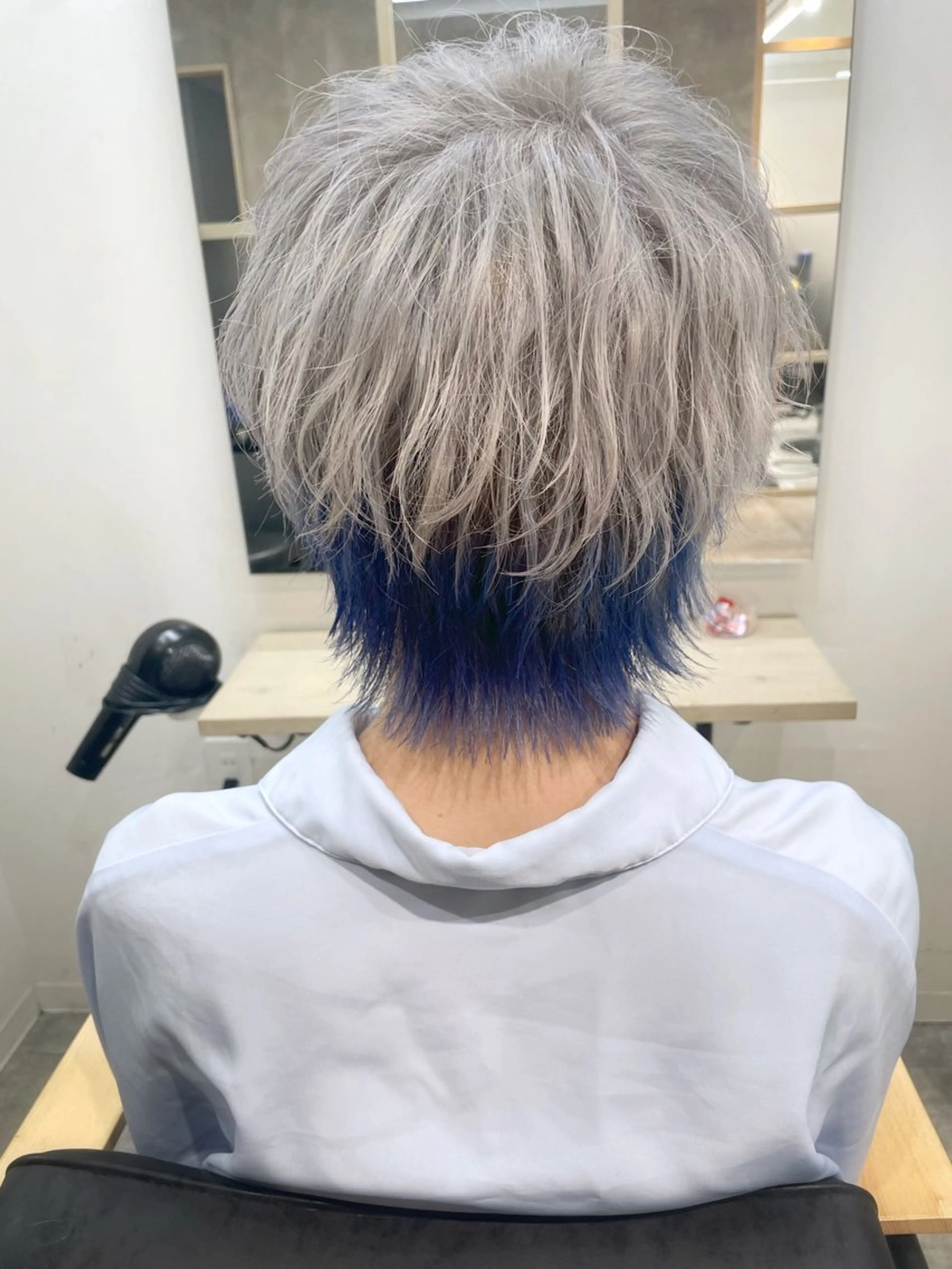 ミディアム カラー メンズ メンズインナーカラー ブルーカラー インナーカラー EMANON新宿南口所属・☁️ケアブリーチ￤ ウルフ￤Shioriのヘアスタイル