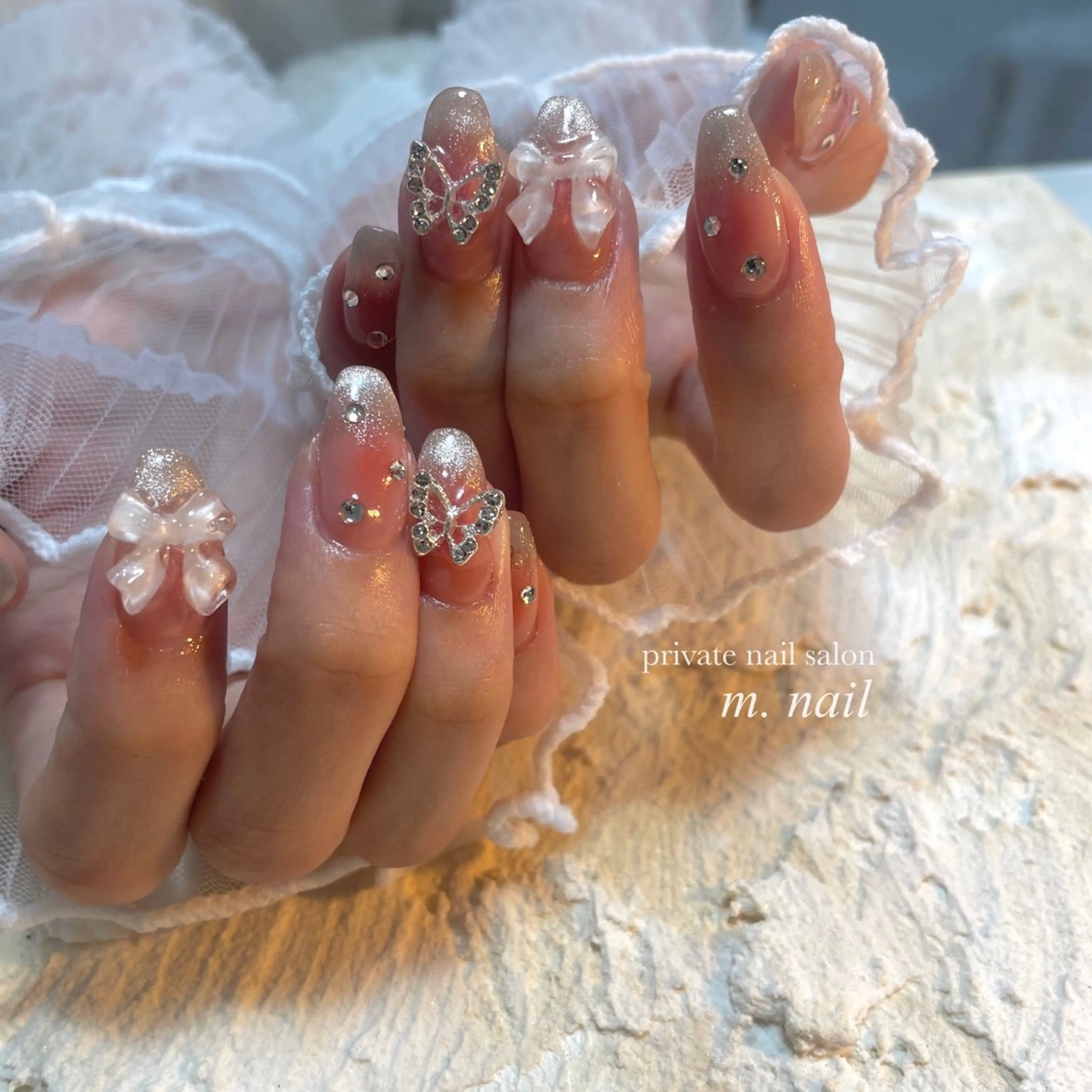 ネイル チークネイル 韓国ネイル マグネットネイル リボン ワンホンネイル ハンドネイル m.nail salonのネイルデザイン