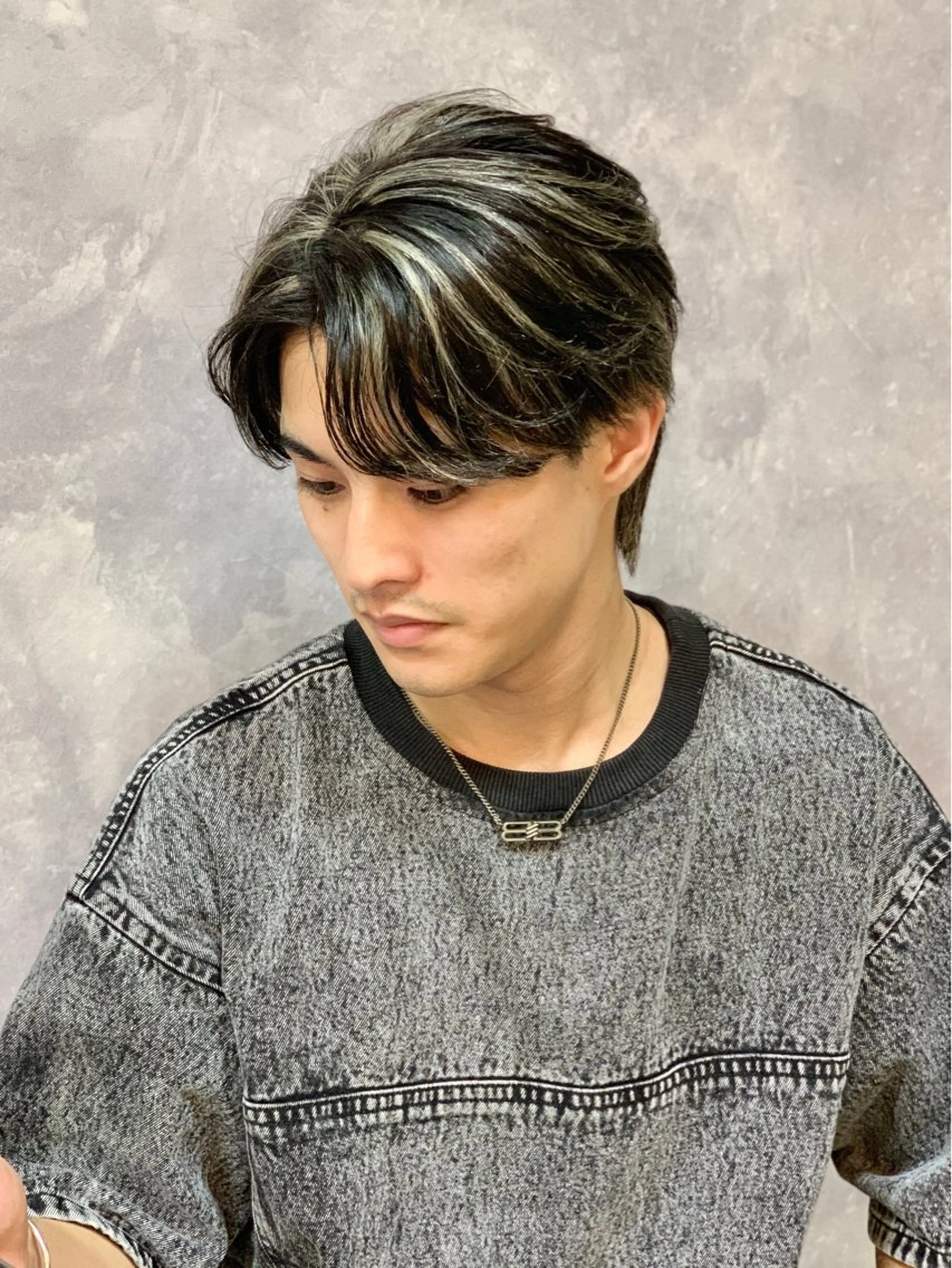 ショート メンズ センターパート メンズハイライト ハイライト カット 佐藤大翔🌐縮毛矯正 🌐メンズパーマのヘアスタイル