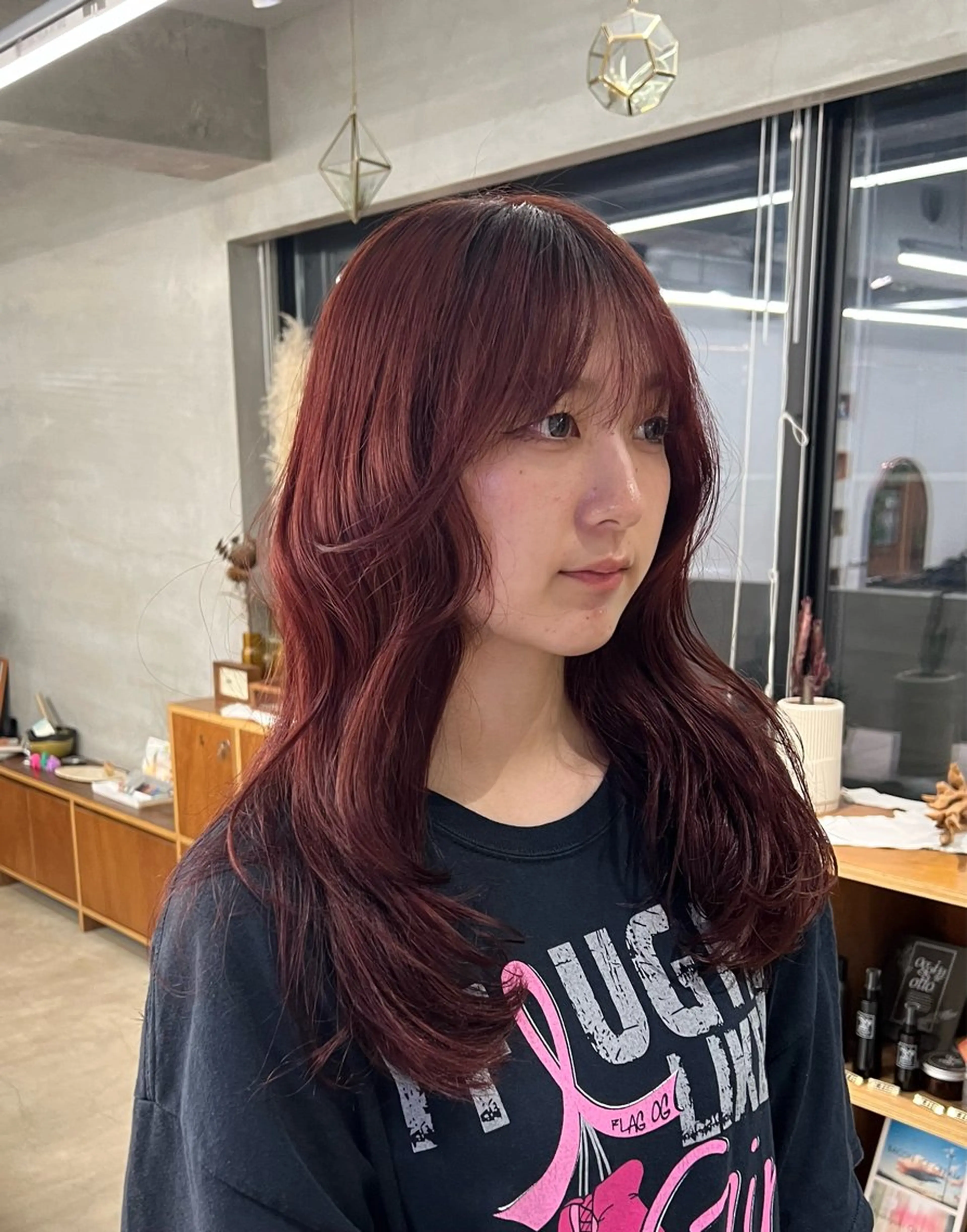 ロング カラー レッドカラー 顔まわりレイヤー 顔周りカット レイヤーカット ケアブリーチ/ ハイトーン/牧野のヘアスタイル