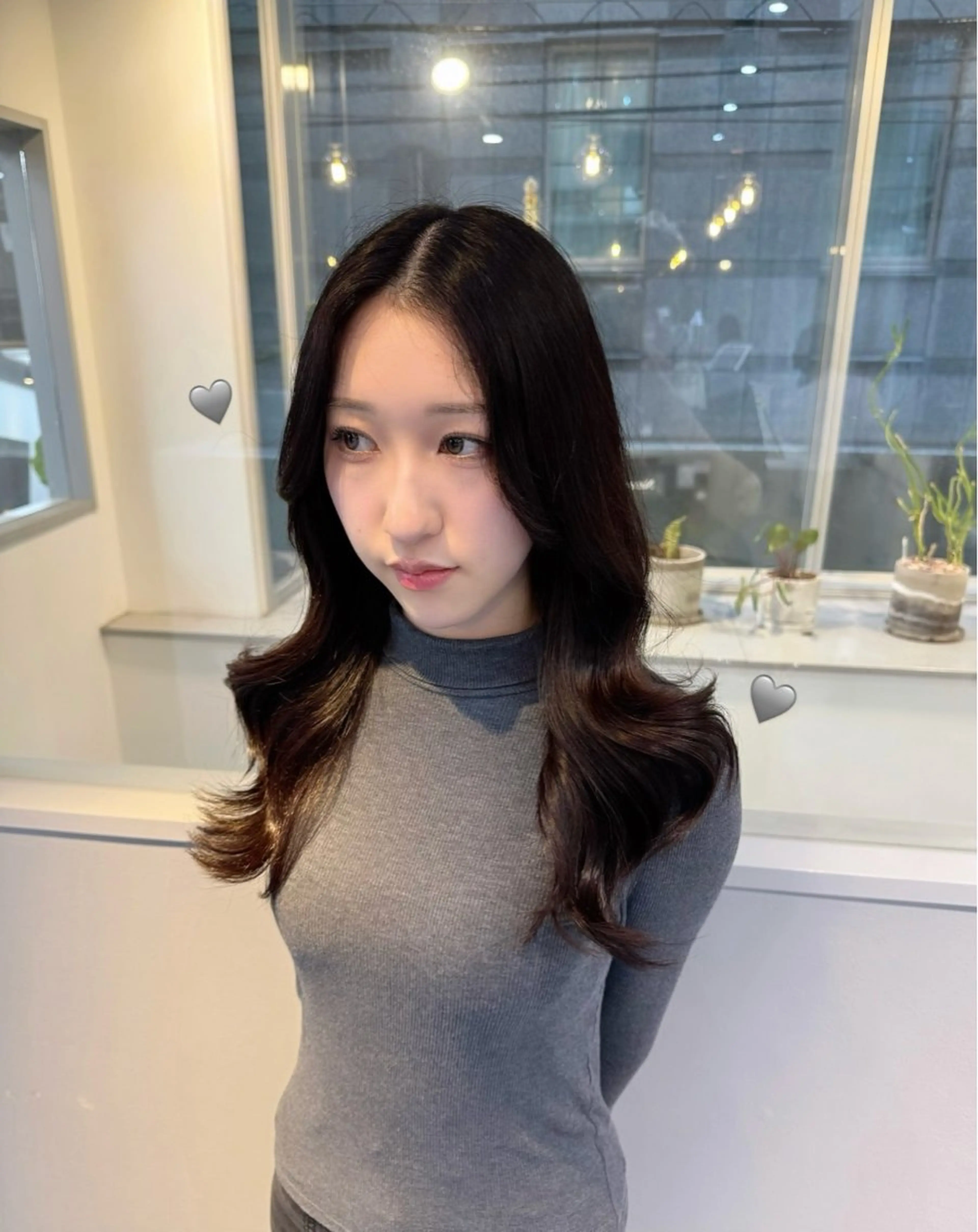 セミロング 顔周りカット 韓国風ヘア レイヤーカット カット ヘアカラー トリートメント ブリーチなしカラー ‎🐰Himeka♡のヘアスタイル