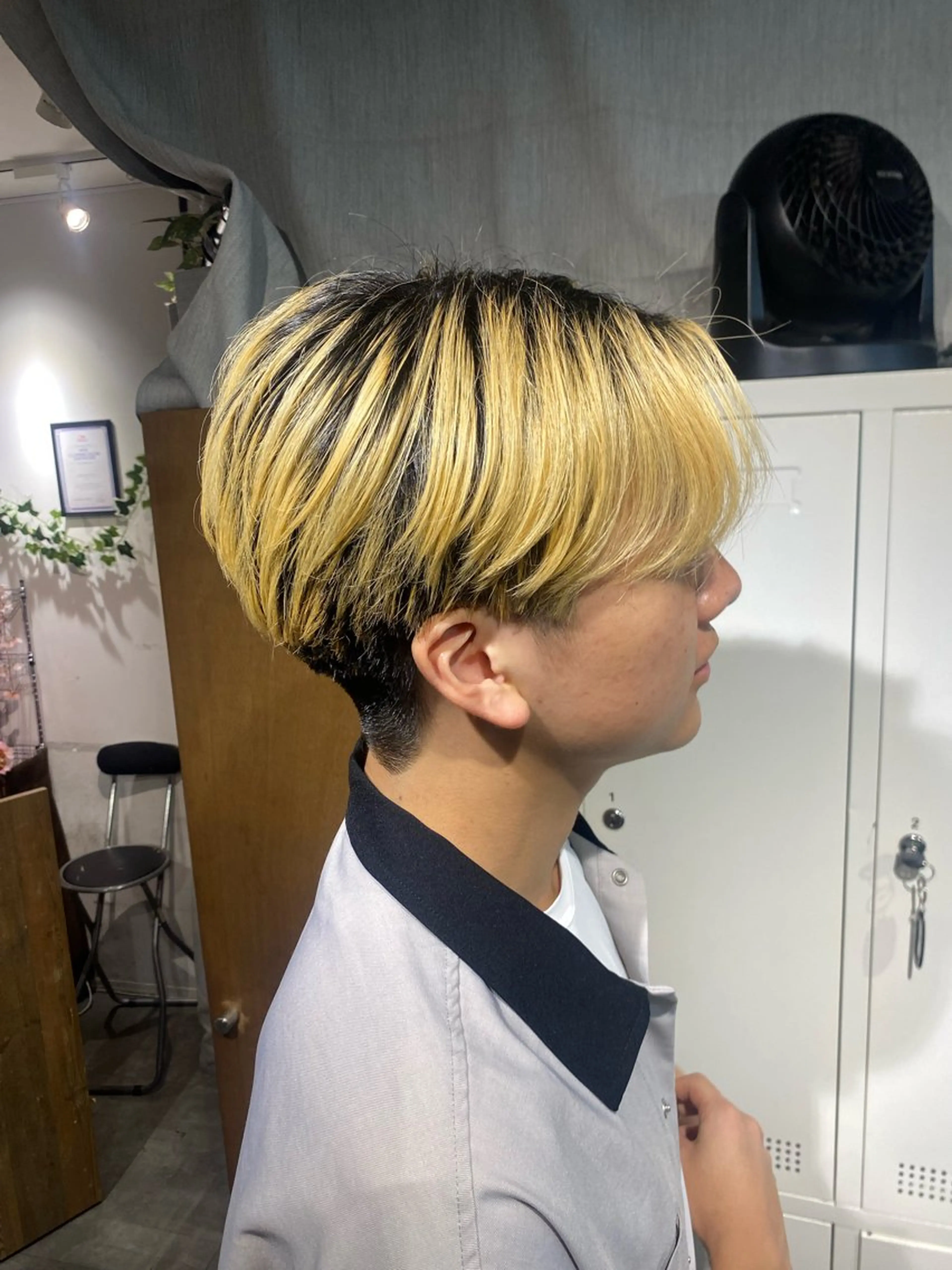 ショート メンズ メンズブリーチ センターパート メンズハイライト メンズハイトーン マッシュウルフ カット 👑髪質改善/縮毛矯 正/フェード/森田のヘアスタイル