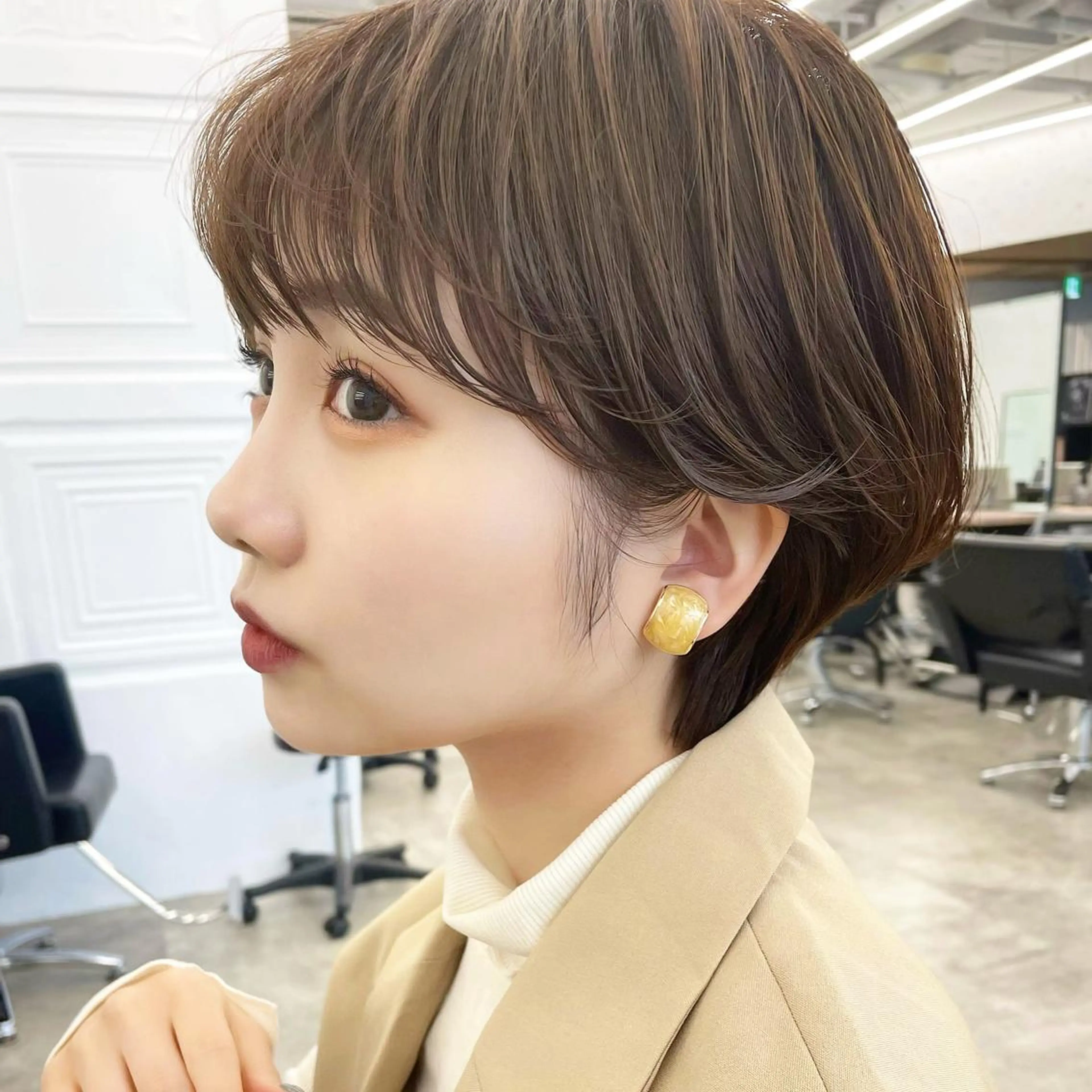 ショート カラー パーマ ブラウンカラー ココアブラウン ショートヘア レイヤー/ショート透 明感カラー/西田祐賀のヘアスタイル