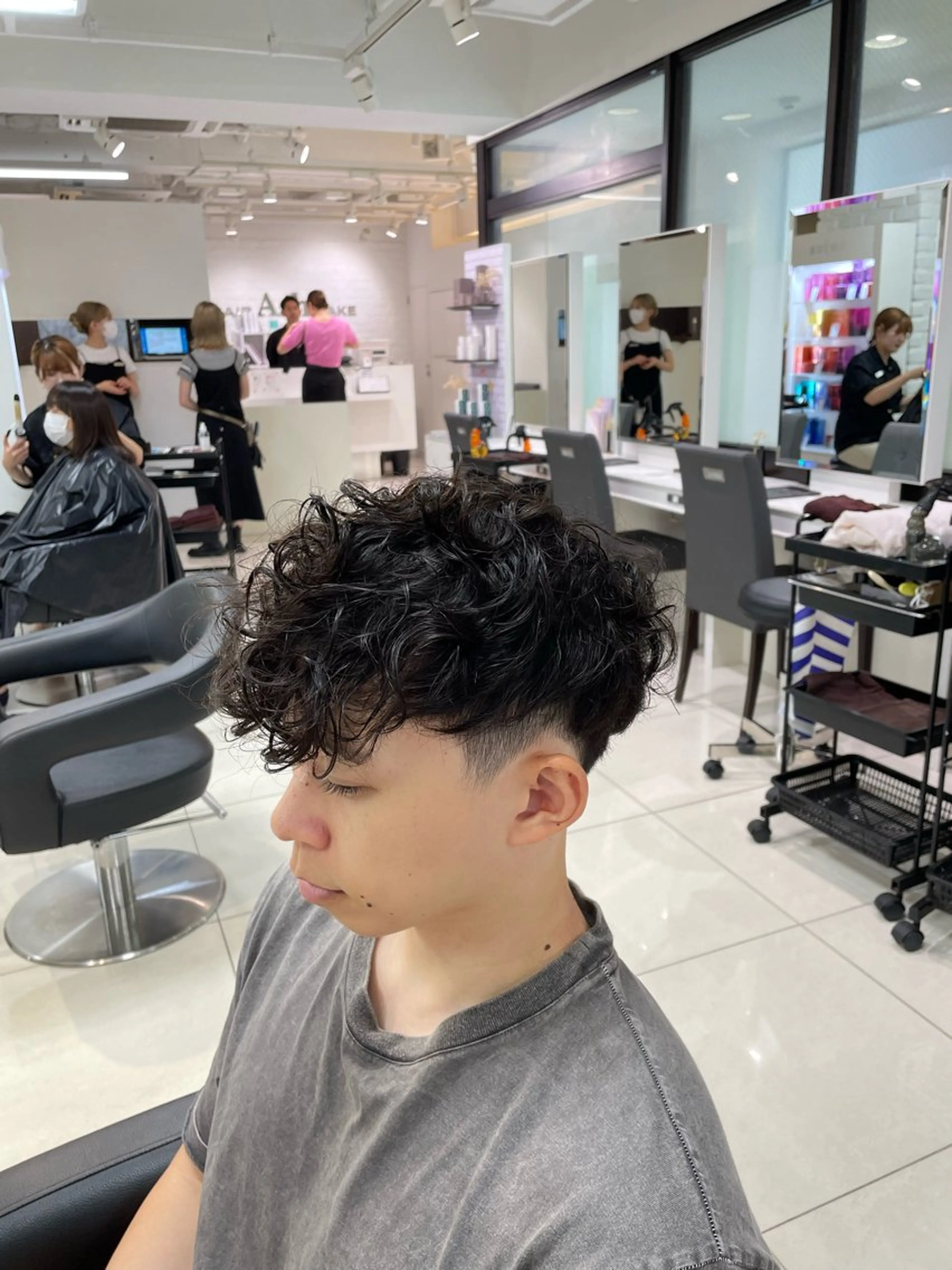 ショート パーマ メンズ スペインカール カット パーマ トリートメント フェザーパーマ職人 🪶ryosukeのヘアスタイル