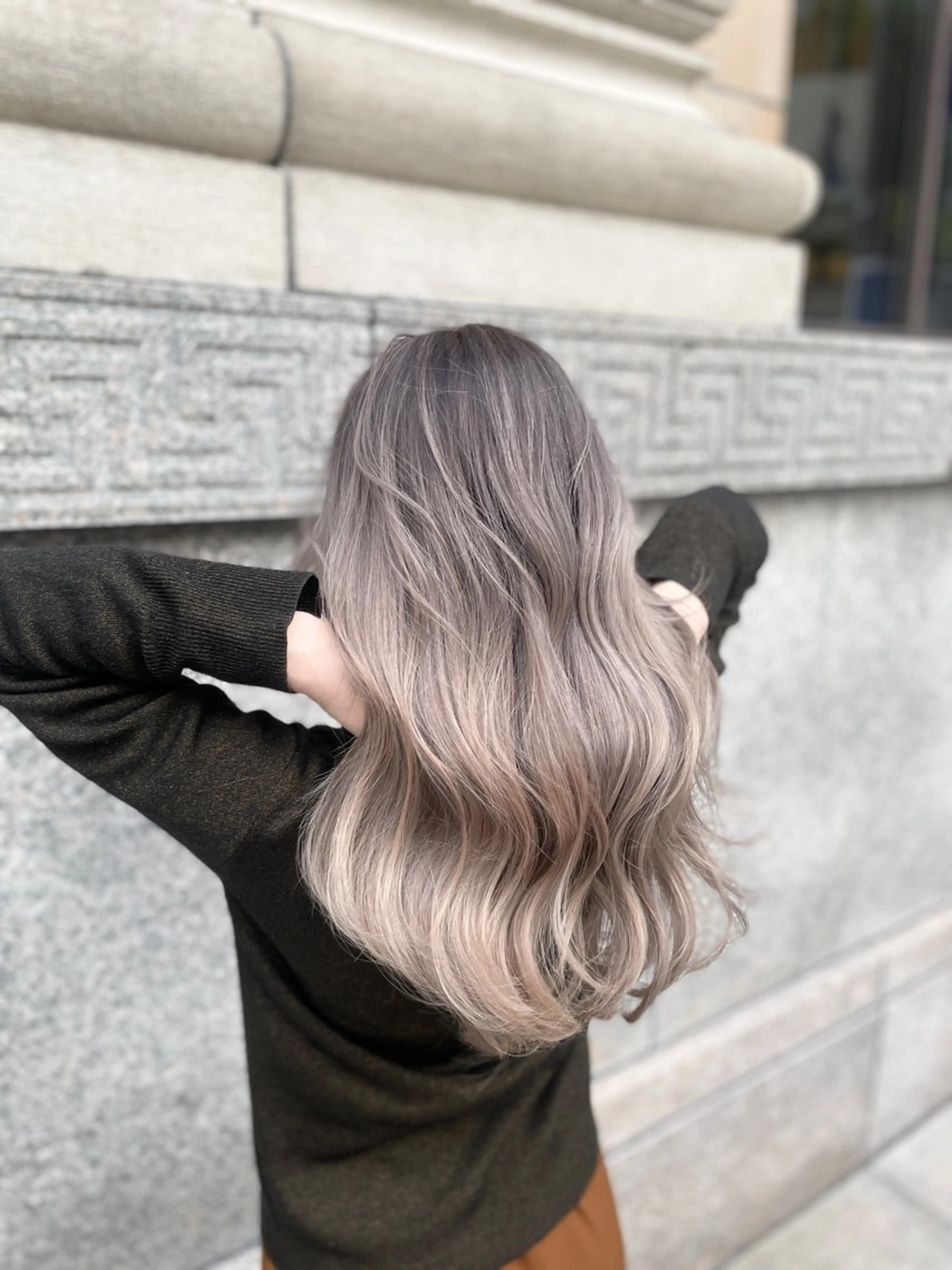 セミロング カラー ベージュカラー ブロンド ハイトーンカラー ミルクティーベージュ ホワイトベージュ ヘアカラー トリートメント カラー指名No.1 土井新治❄️のヘアスタイル