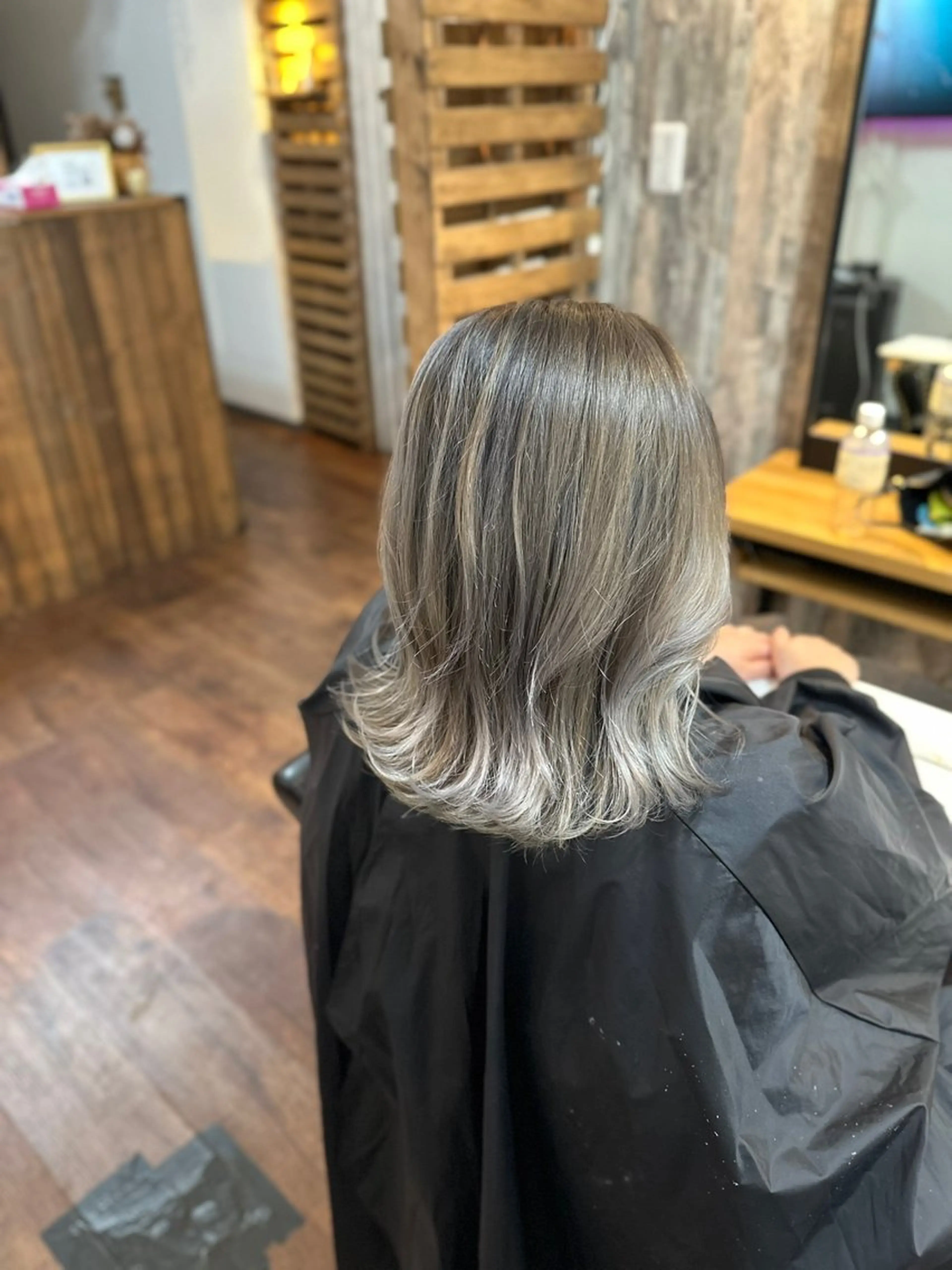 ミディアム レイヤーカット カット ヘアカラー トリートメント Luzir⭐︎ GEN⭐︎のヘアスタイル