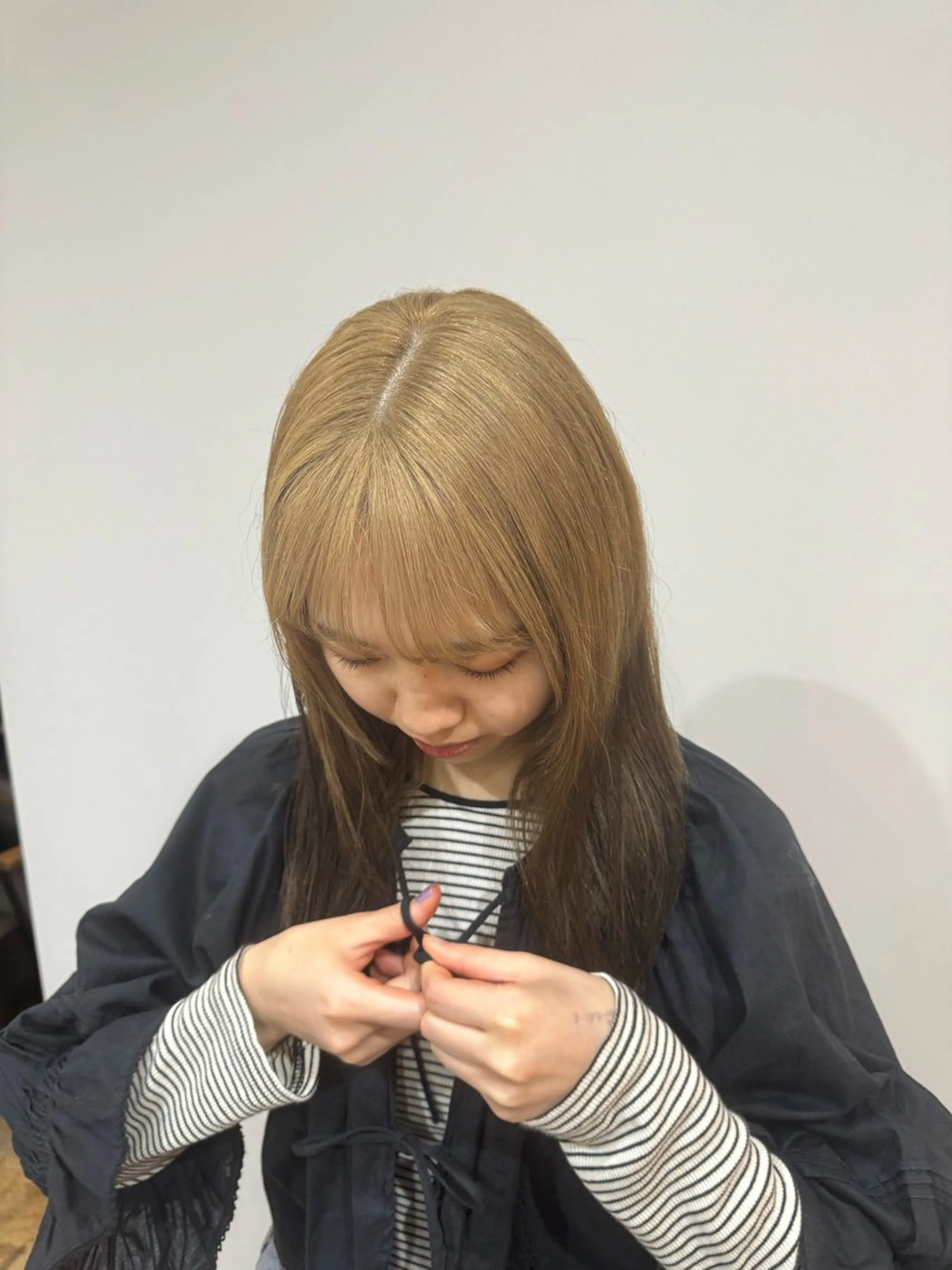 セミロング カラー ベージュカラー ブリーチ カット ヘアカラー トリートメント 咲良 / allum 鈴鹿のヘアスタイル