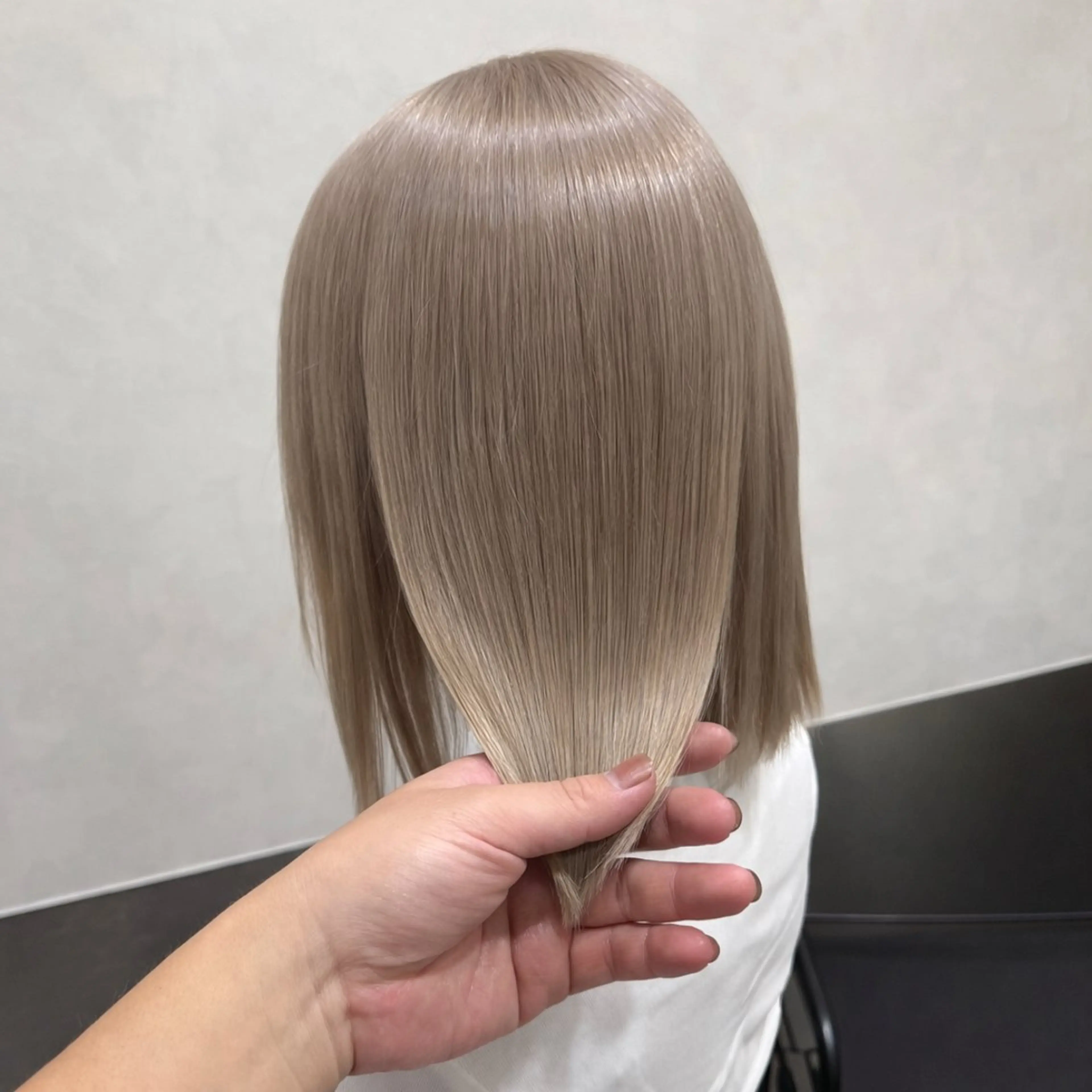 ショート カラー ブリーチ ケアブリーチ グレージュ ハイトーンカラー ミルクティーグレージュ ヘアカラー トリートメント ヘアセット ✨ブリーチ支持No1 複雑履歴修正/舘岡のヘアスタイル