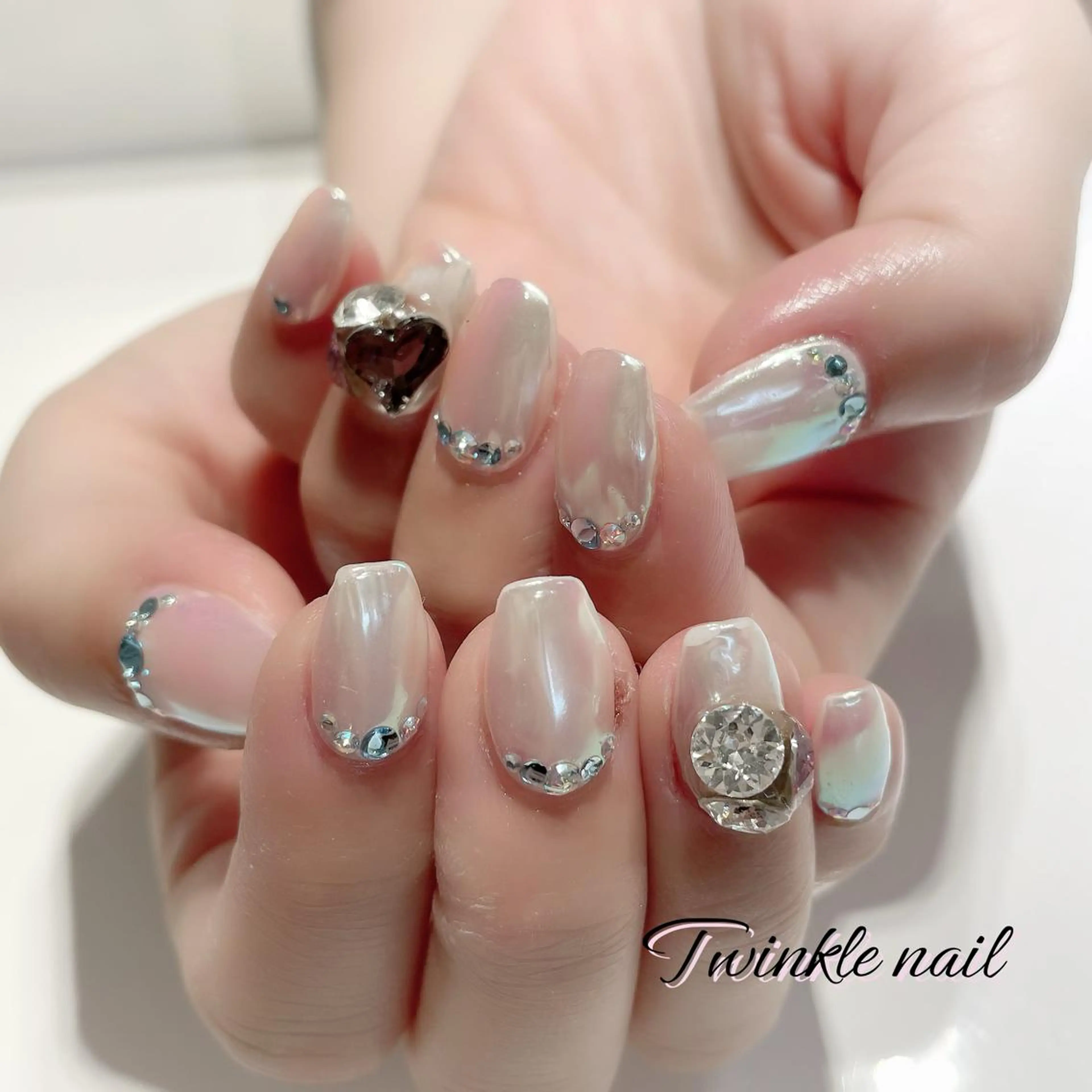 ネイル ハンドネイル ハンドケア 中井 綾香の眉毛・アイブロウイメージ