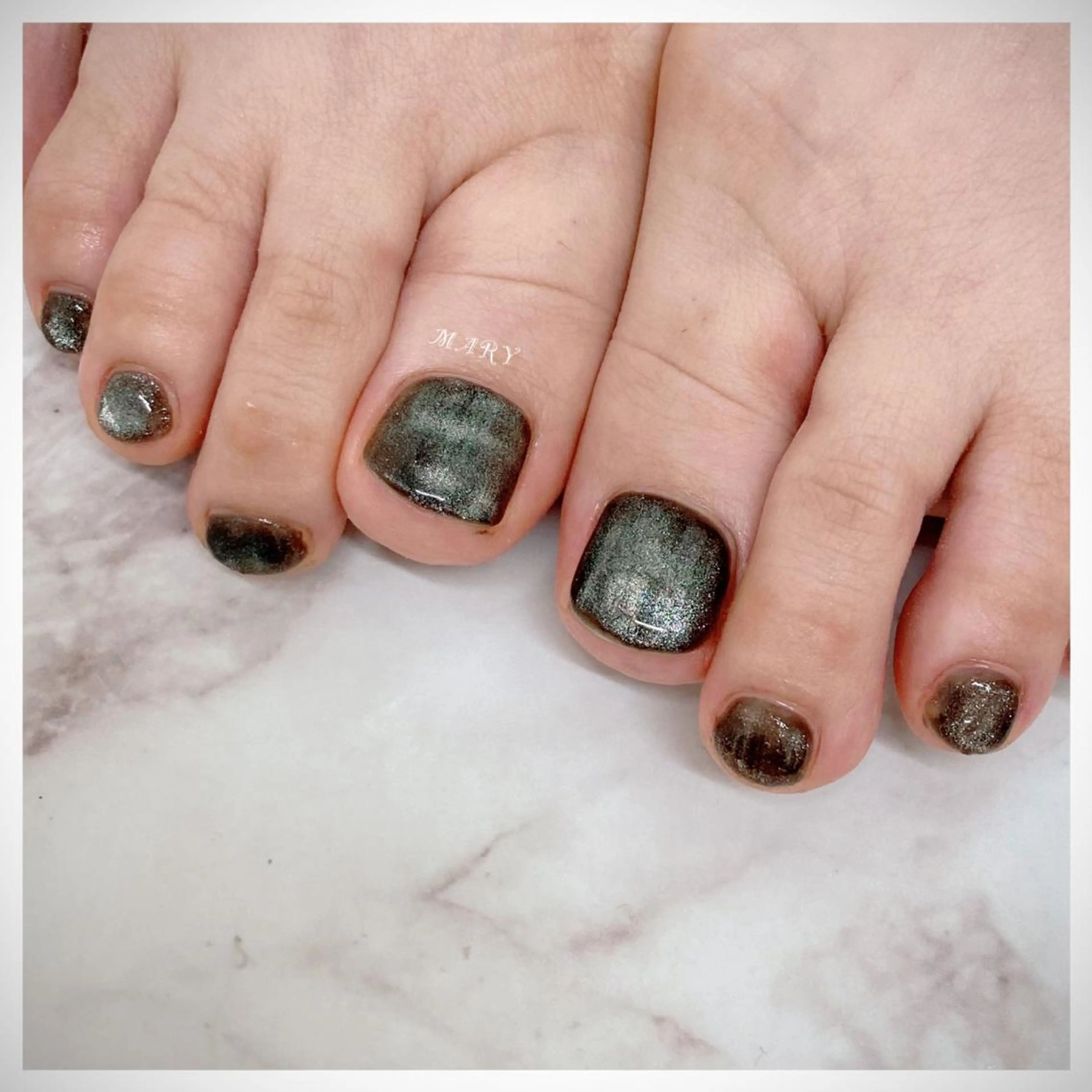 ネイル マグネットネイル ニュアンスネイル ワンカラーネイル 夏ネイル フットネイル Mary nail .narumiのネイルデザイン