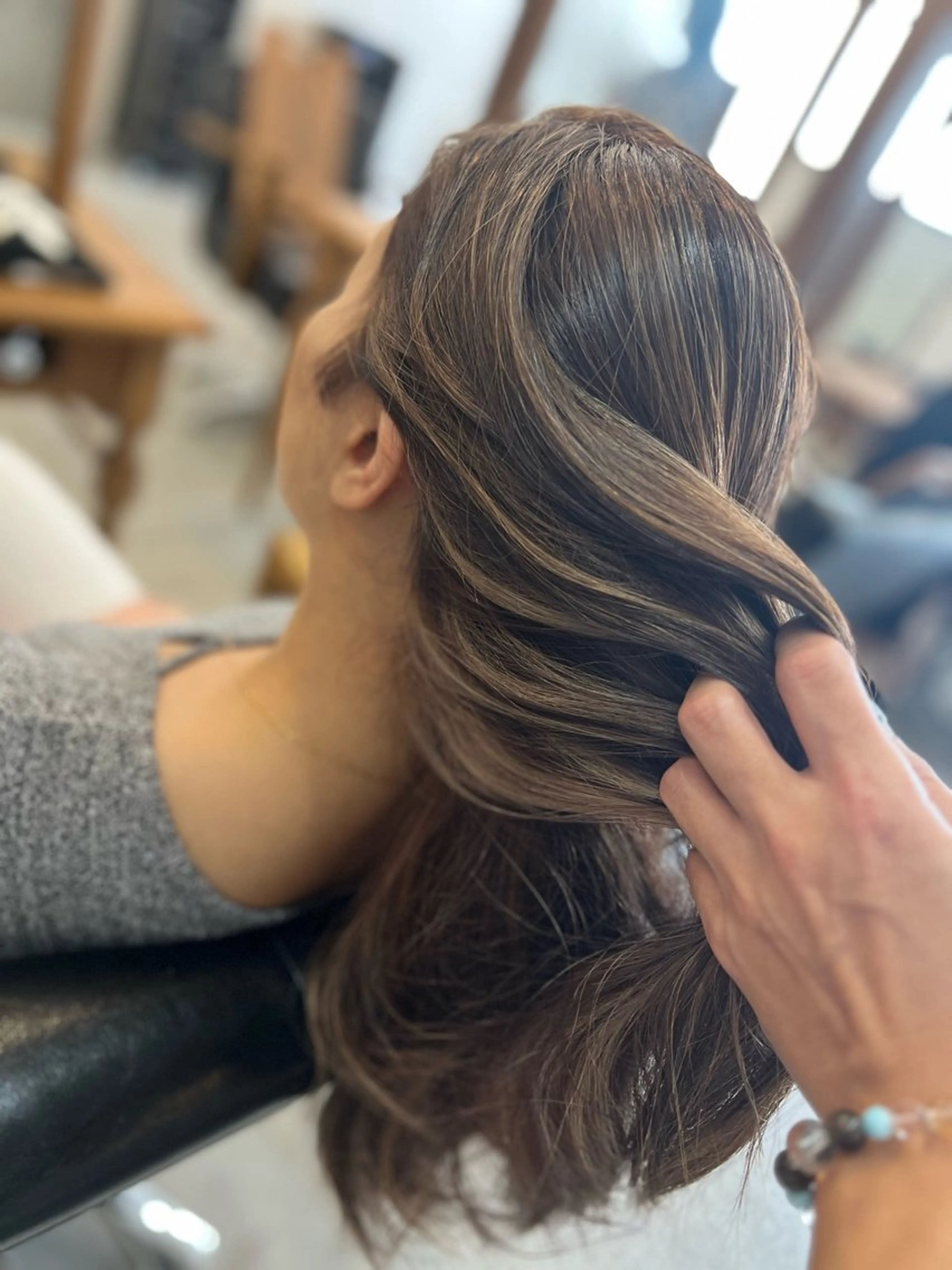 ロング カラー ベージュカラー ハイライトカラー ハイライト ヘアカラー Style Tのヘアスタイル