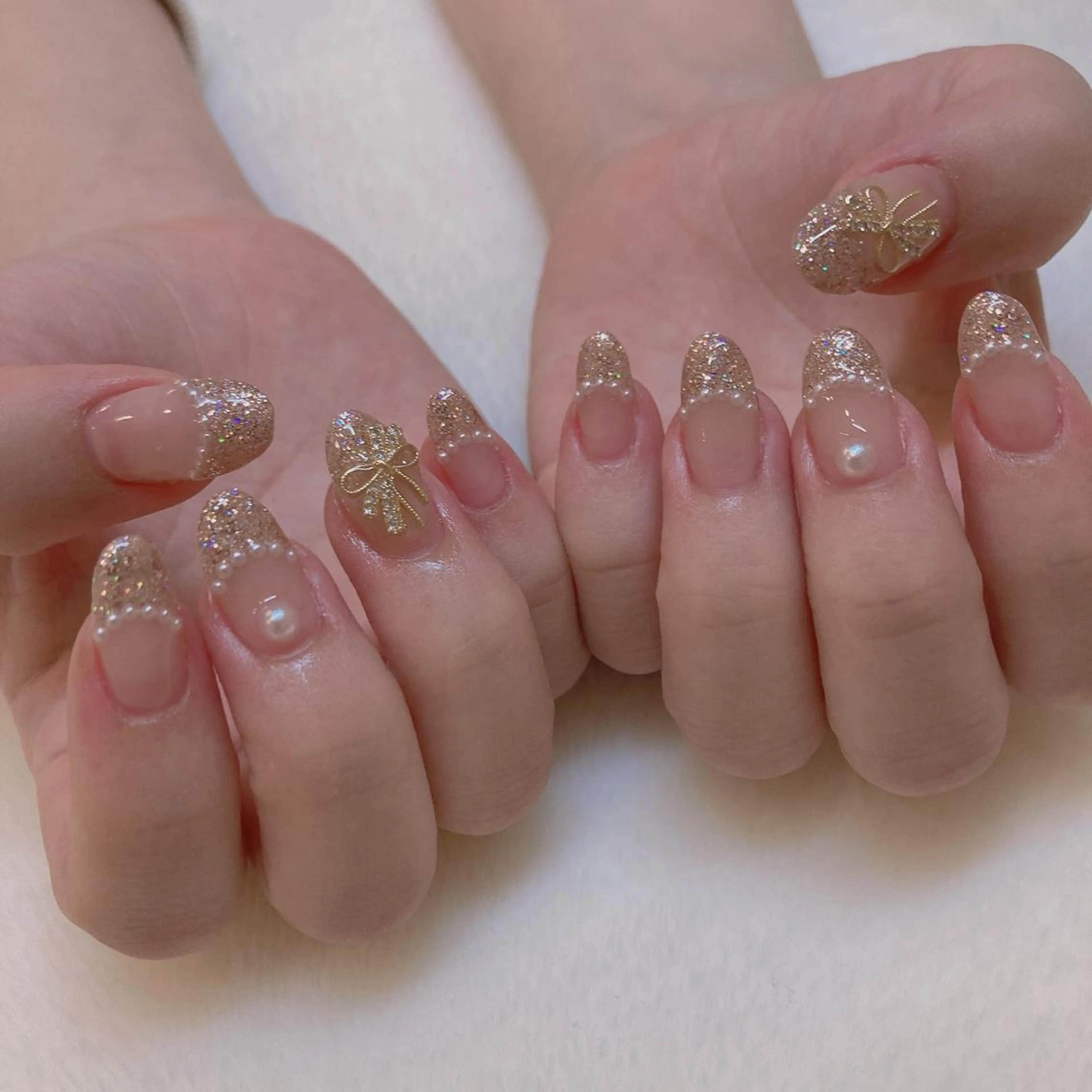 ネイル フレンチネイル 韓国ネイル ラメ(グリッター) リボン ハンドネイル 韓国ネイル/ワンホン ネイル🎀表参道3分のネイルデザイン