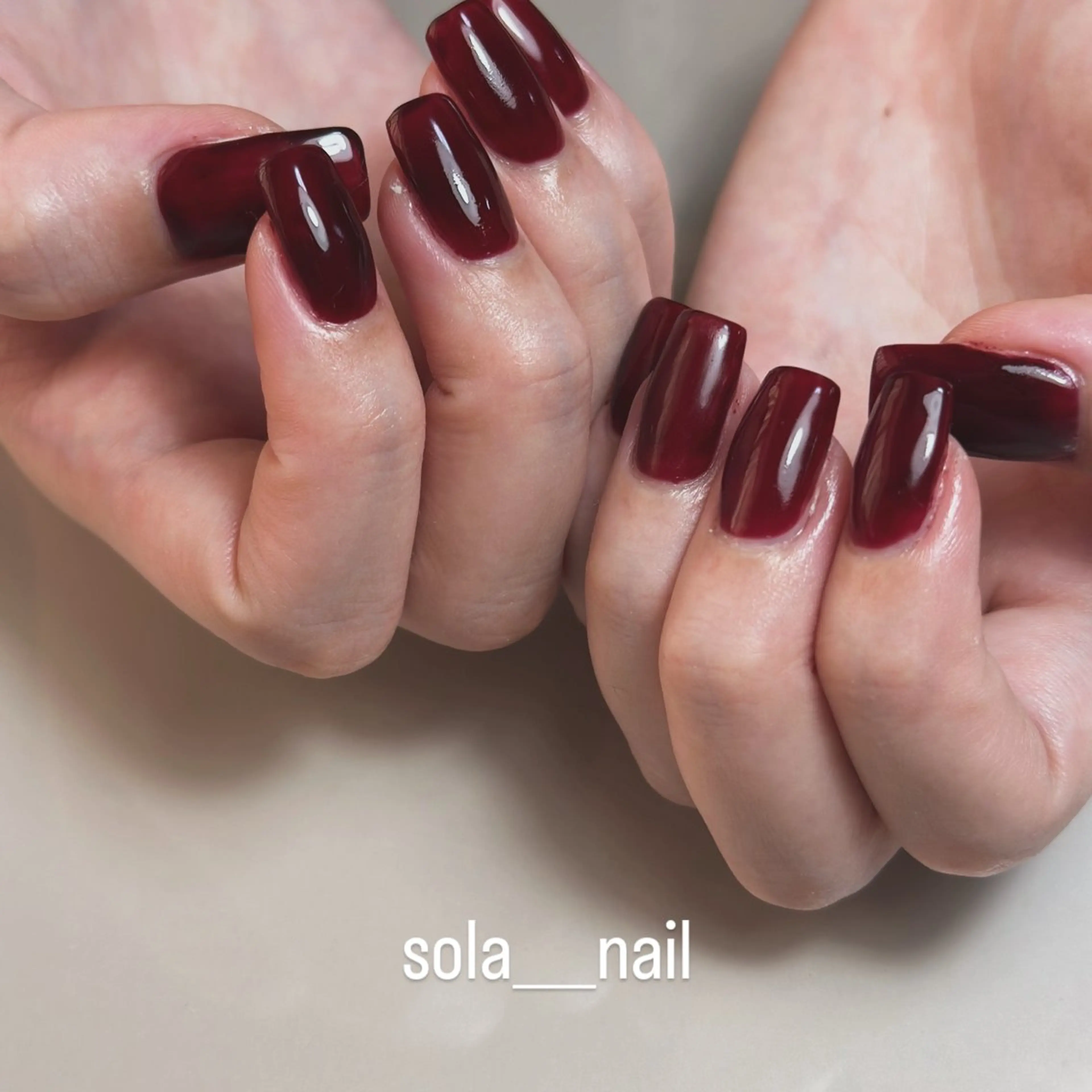 ネイル ボルドー ワンカラーネイル 赤色 sola nailのネイルデザイン