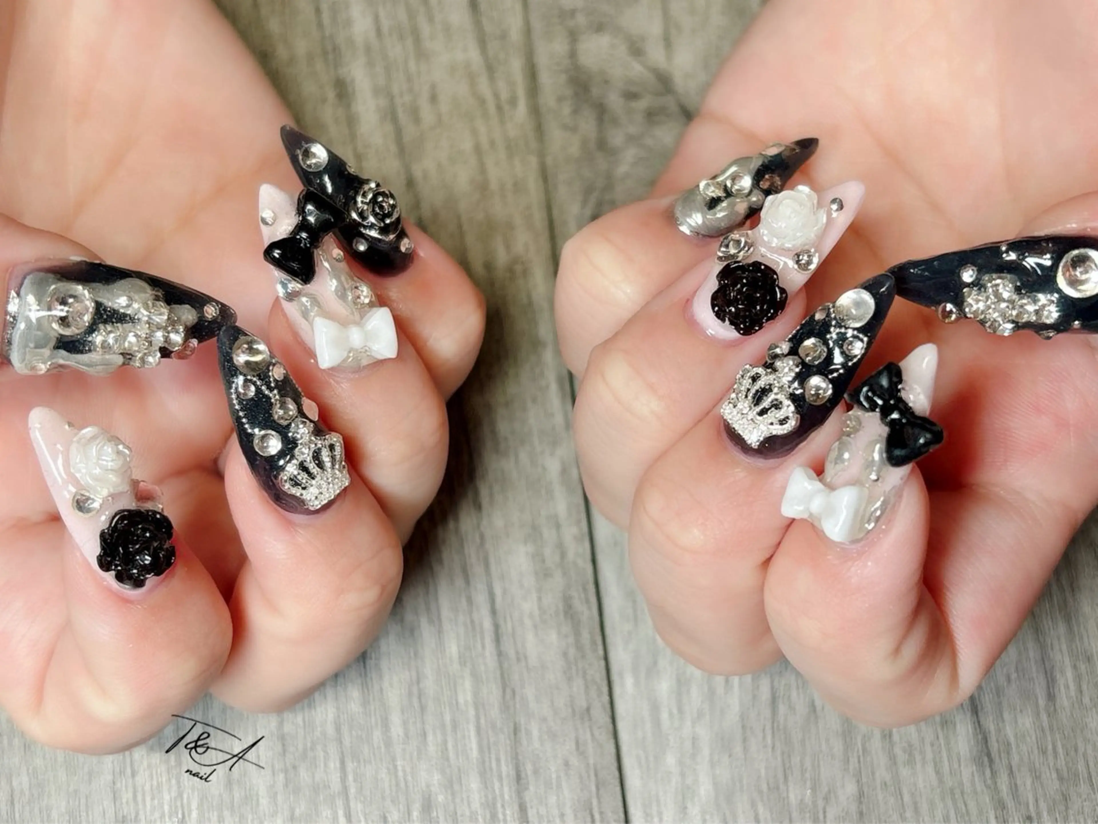 ネイル ジェルネイル キラキラネイル スカルプネイル T&A nailのネイルデザイン
