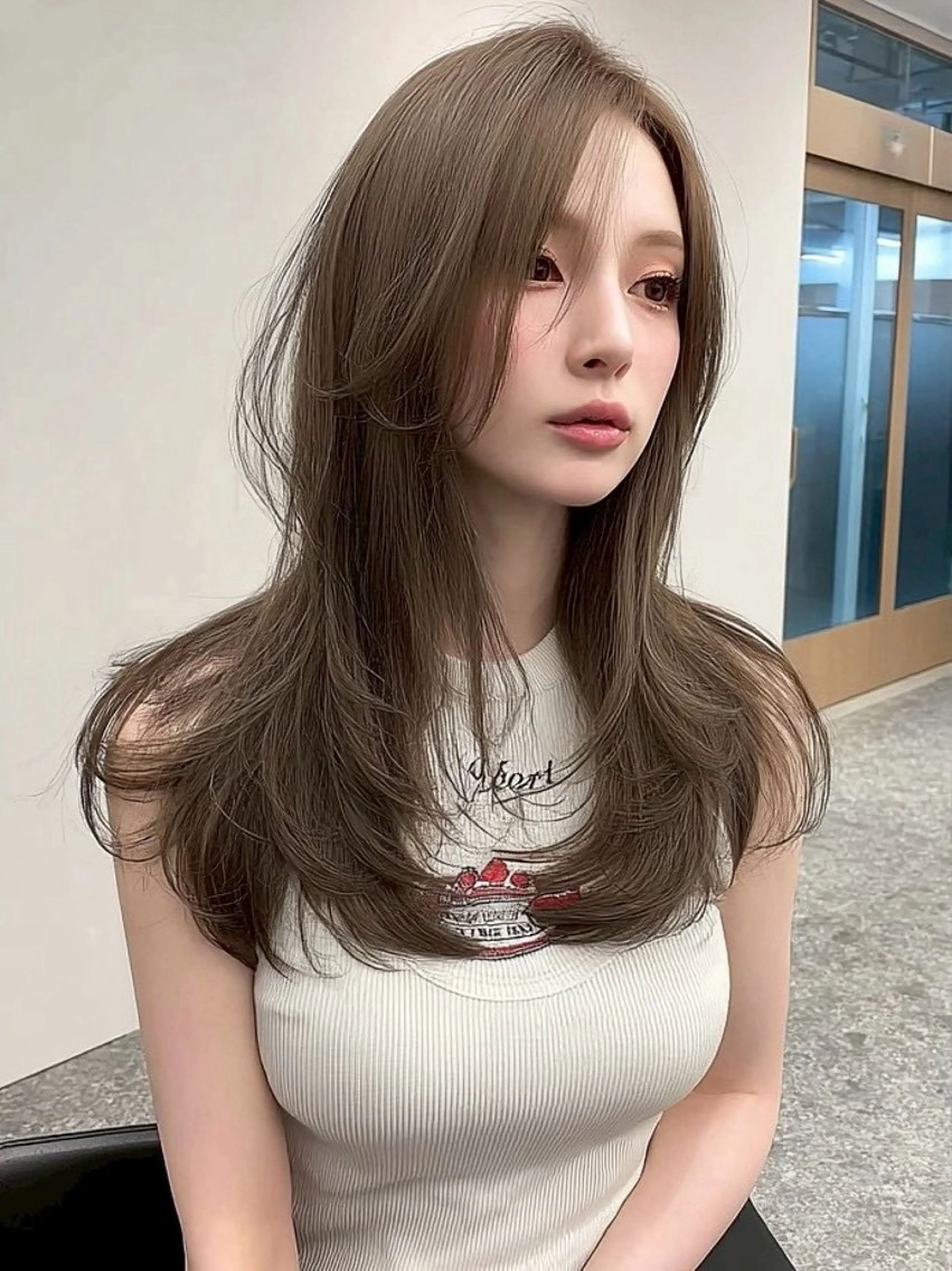 セミロング セミロングパーマ 髪質改善 韓国風ヘア 縮毛矯正 ヘアカラー 西 優衣奈のヘアスタイル