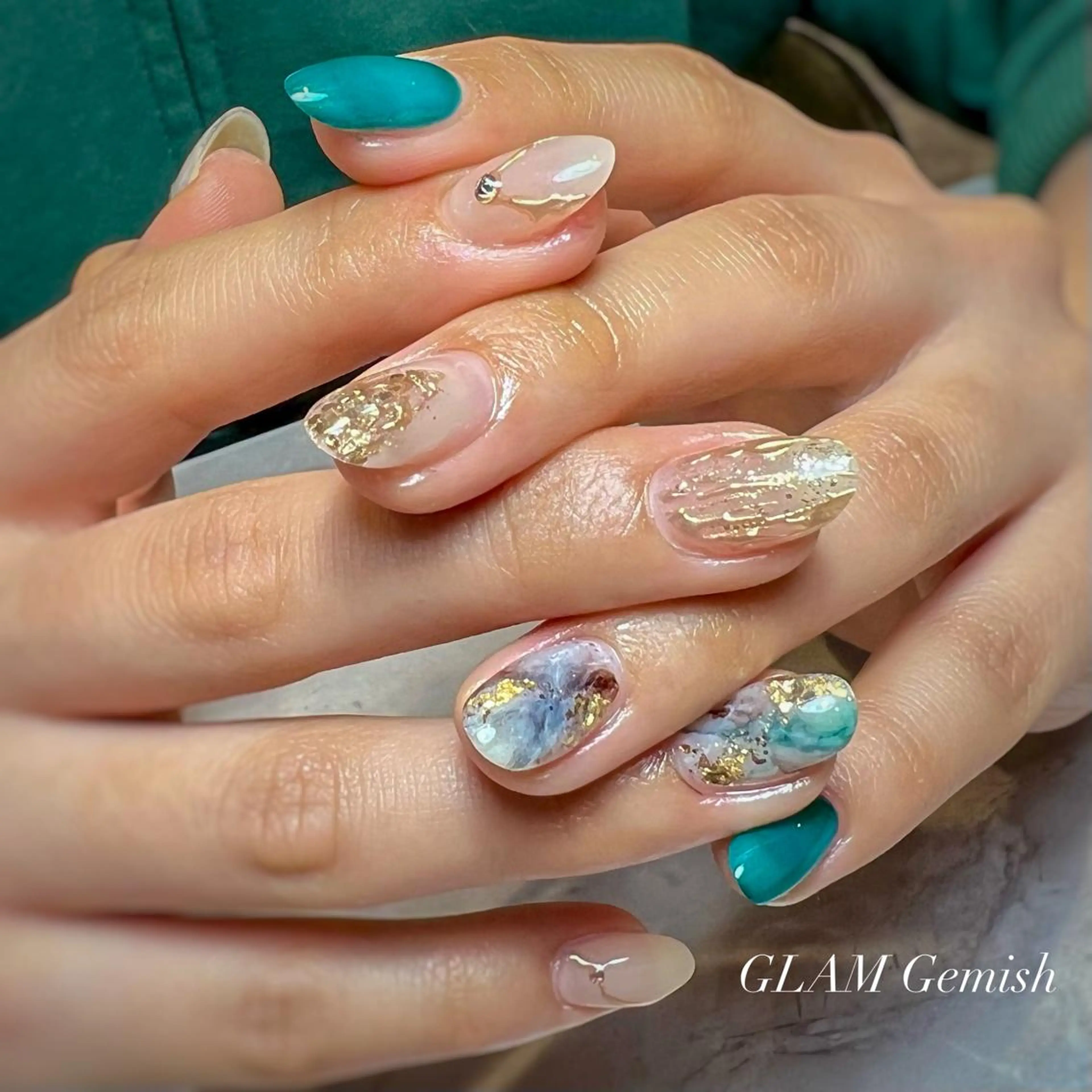 ネイル 成人式 持ち込み ニュアンスネイル 藤崎 恵梨香のネイルデザイン