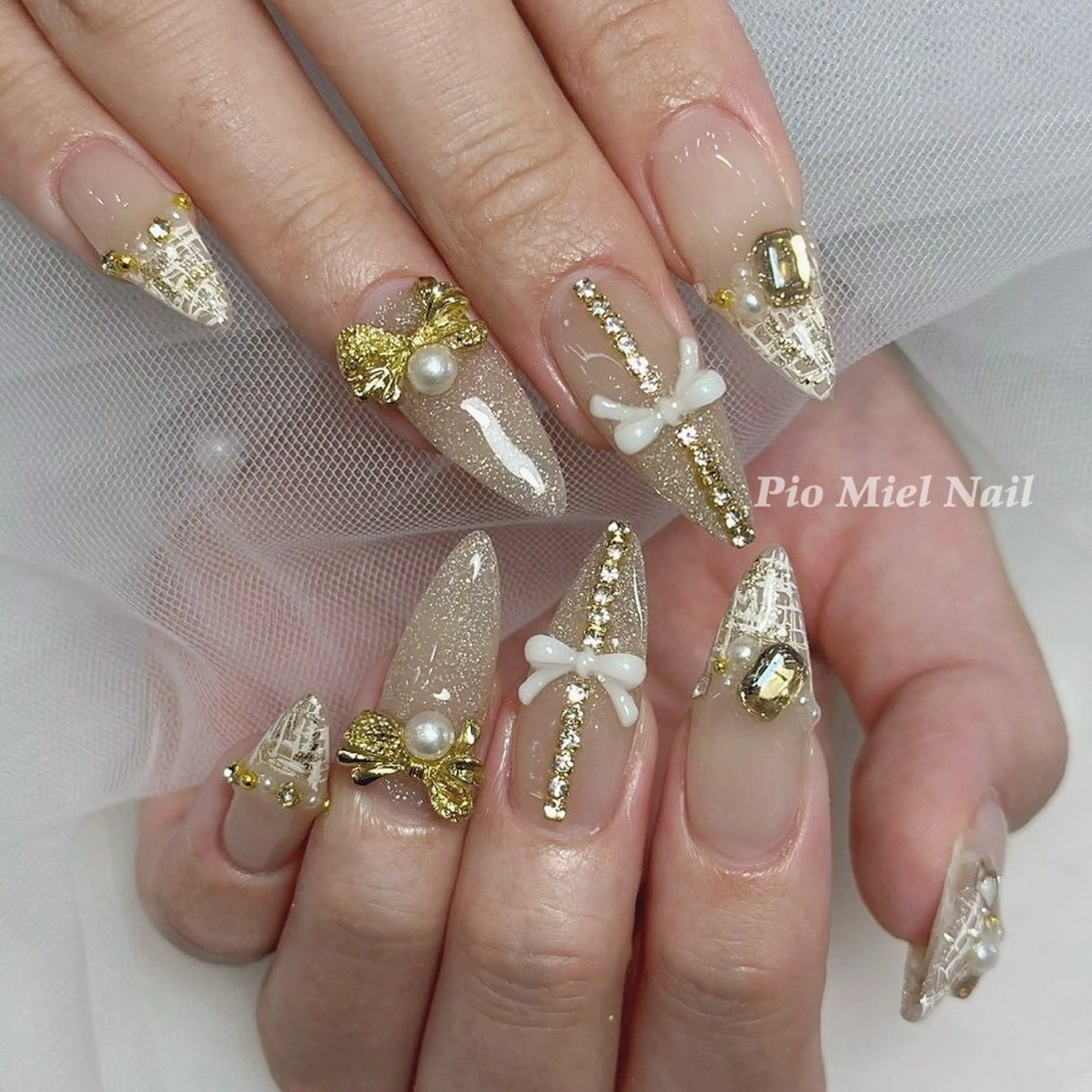 ネイル フレンチネイル ゴールド マグネットネイル ニュアンスネイル リボン ハンドネイル HANA 長さだしのネイルデザイン