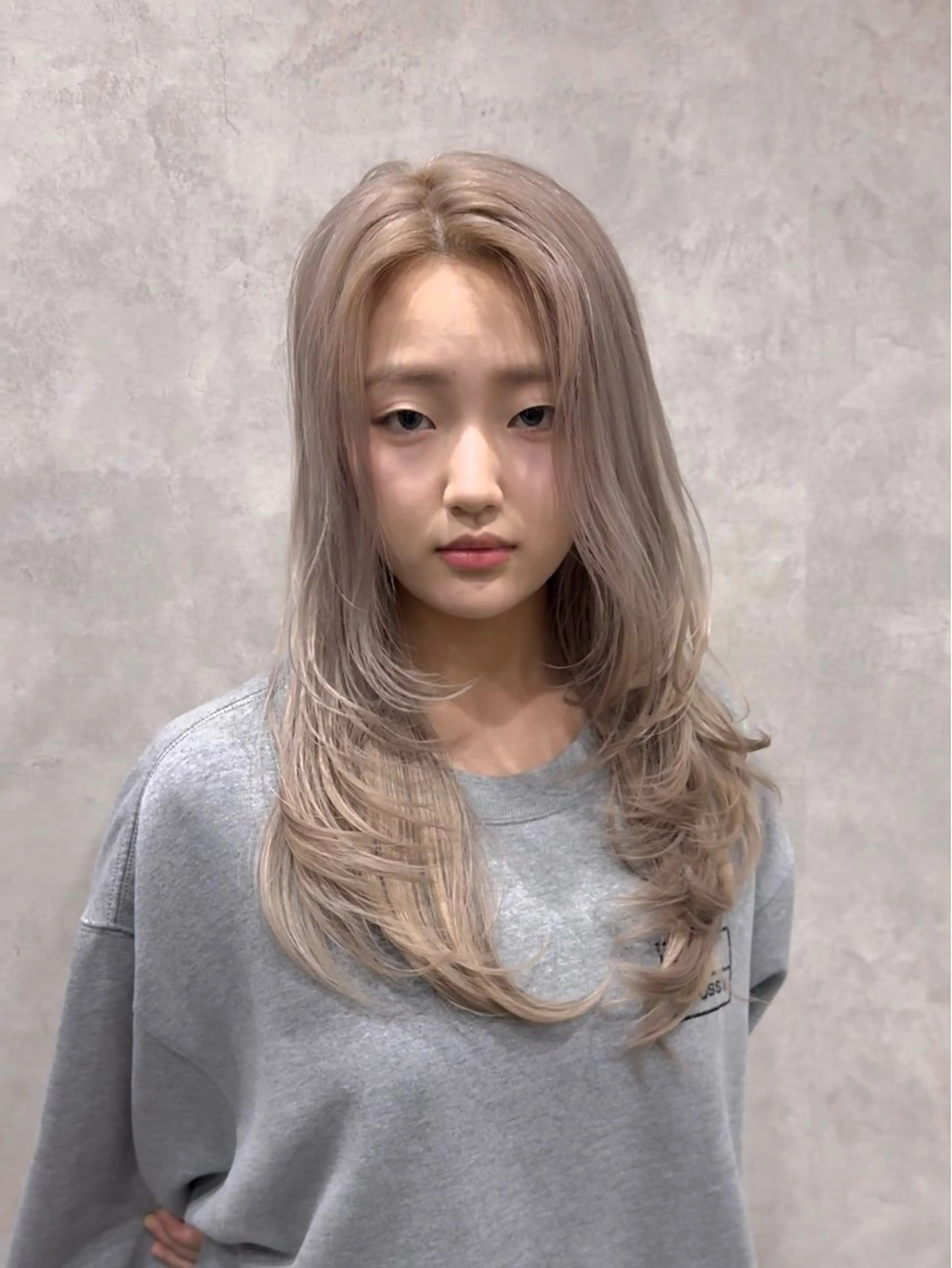 ロング カラー ✨レイヤー/柔らかベ ージュ青山✨のヘアスタイル