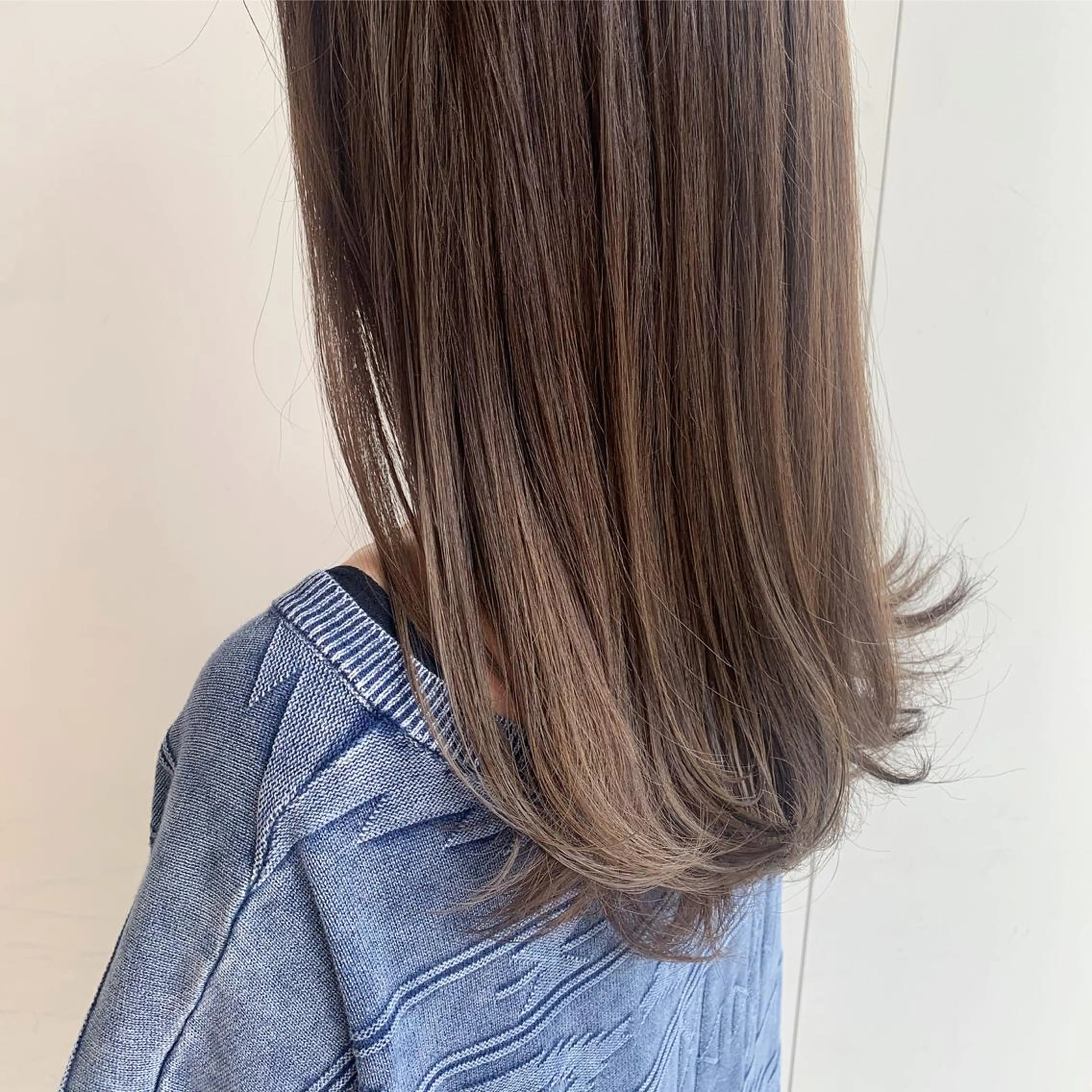 カラー 山口 莉奈のヘアスタイル