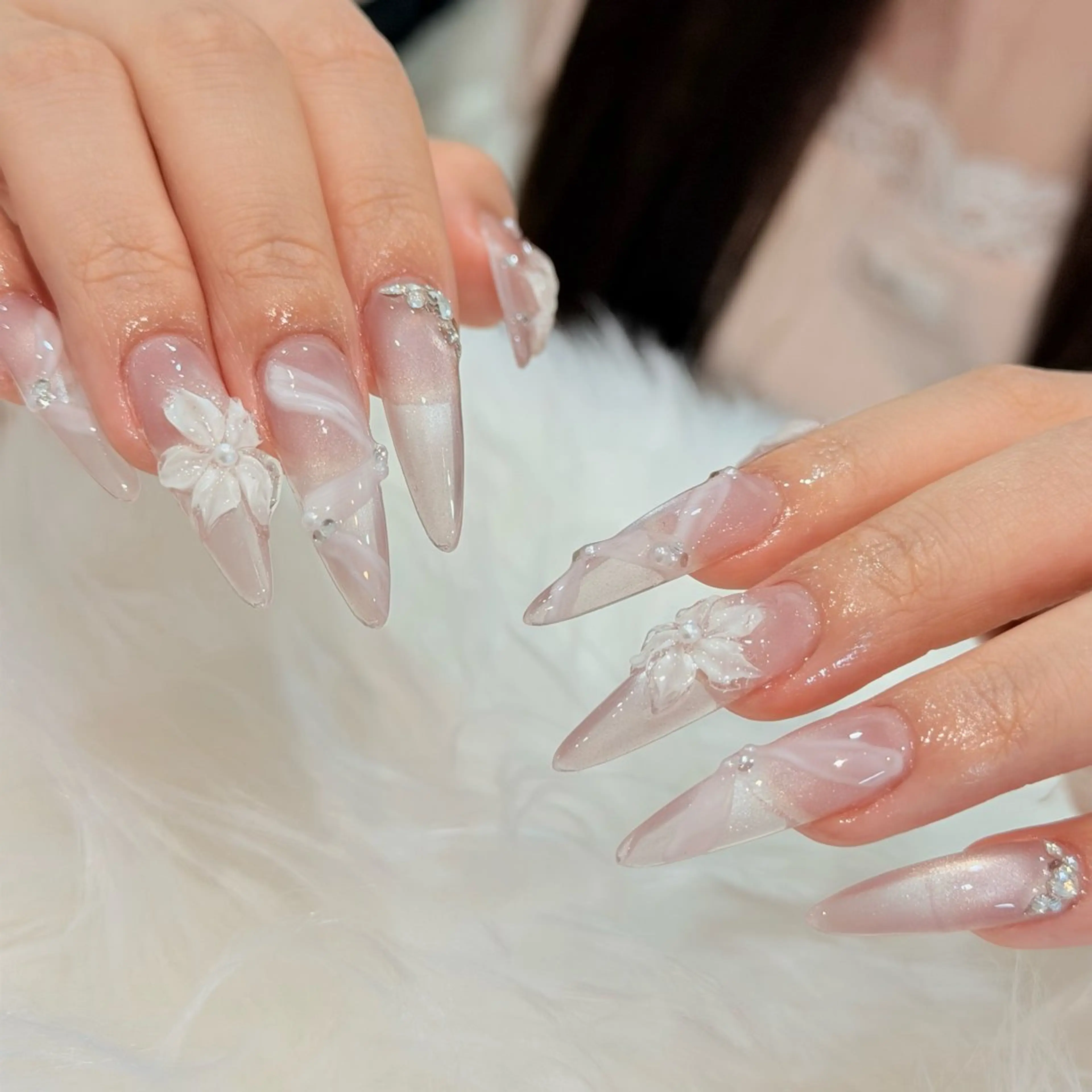 ネイル アートネイル オーロラネイル フレンチネイル ジェルネイル グラデーション ハンドネイル Luci Nailのネイルデザイン