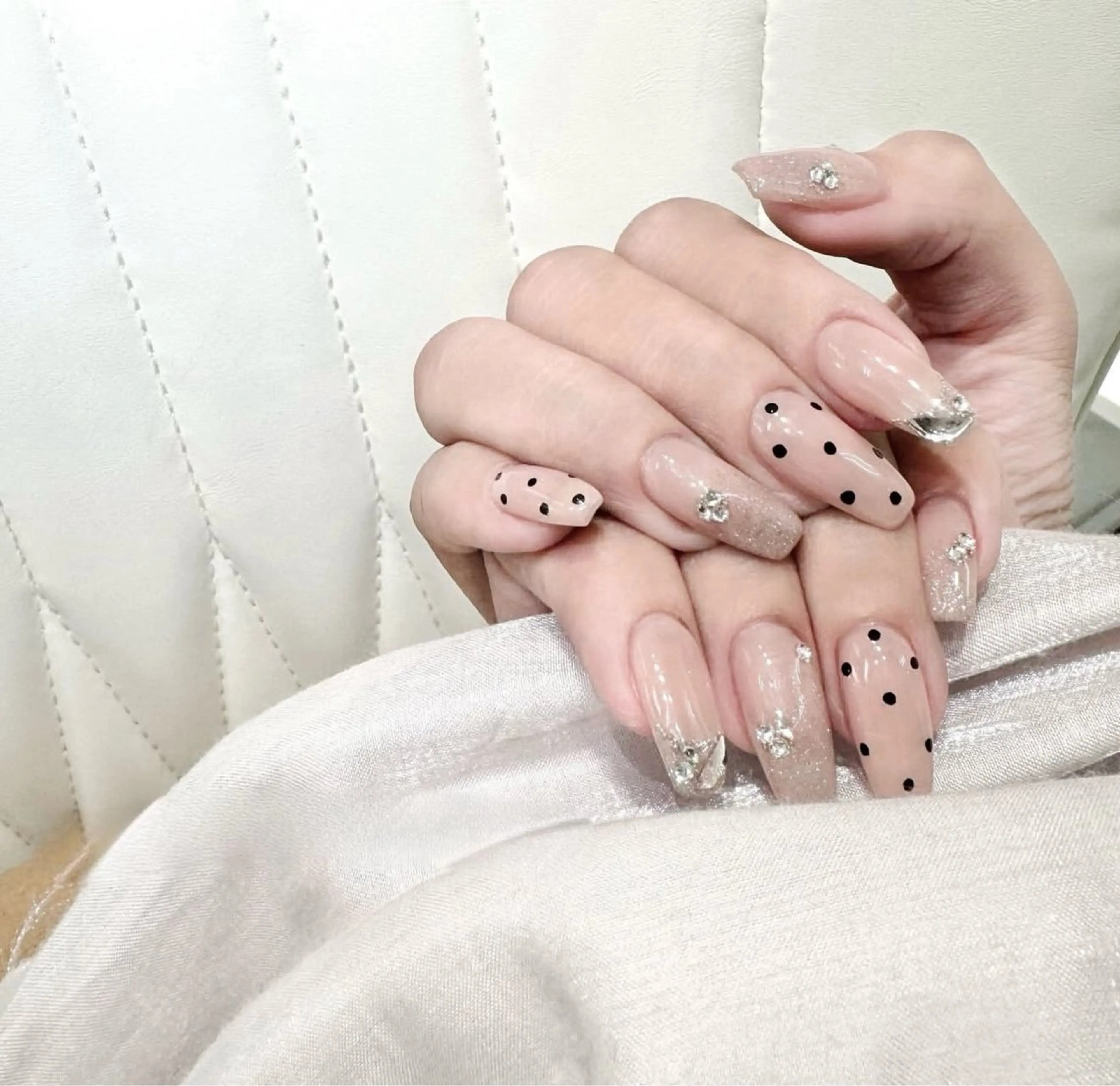 ネイル アニマル柄 オーロラネイル チークネイル フラッシュネイル ジェルネイル ハンドネイル Lyna 池袋のネイルデザイン