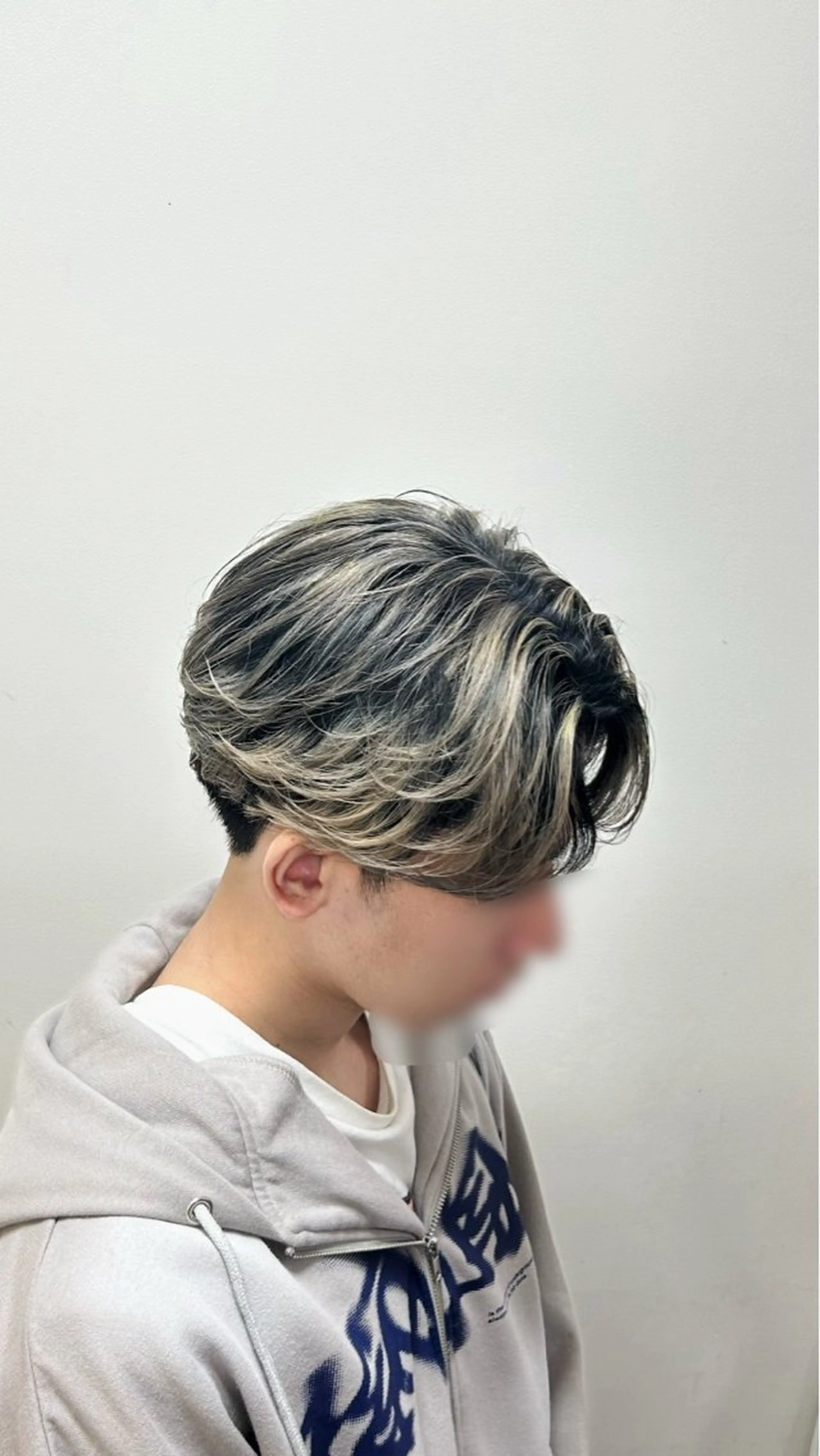 カラー メンズ メンズバレイヤージュ メンズブリーチ センターパート バレイヤージュ ブリーチ ヘアカラー 大畑 拓翔のヘアスタイル