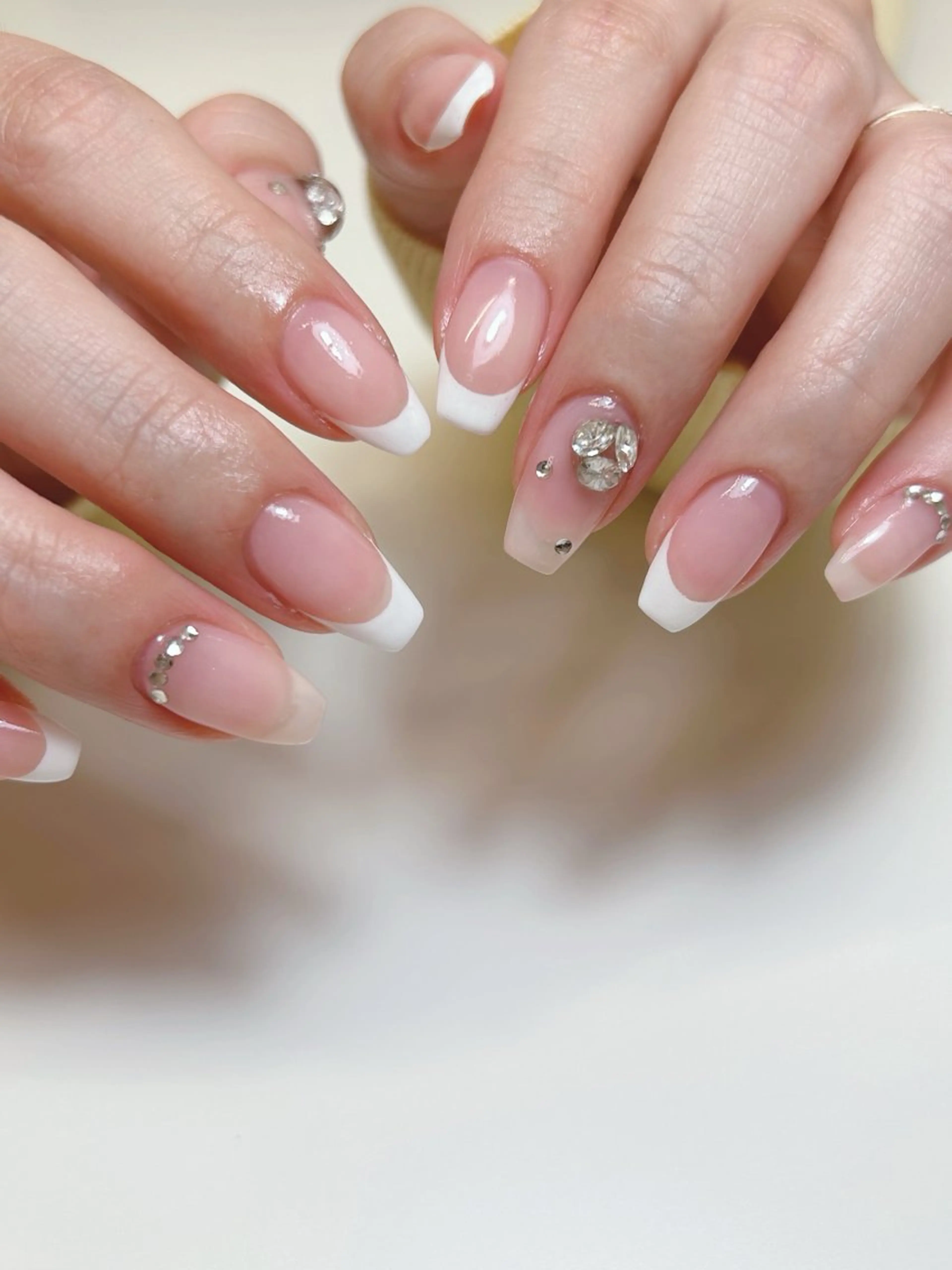 ネイル ハンドネイル 透灯 TOUTOU 🪄のネイルデザイン