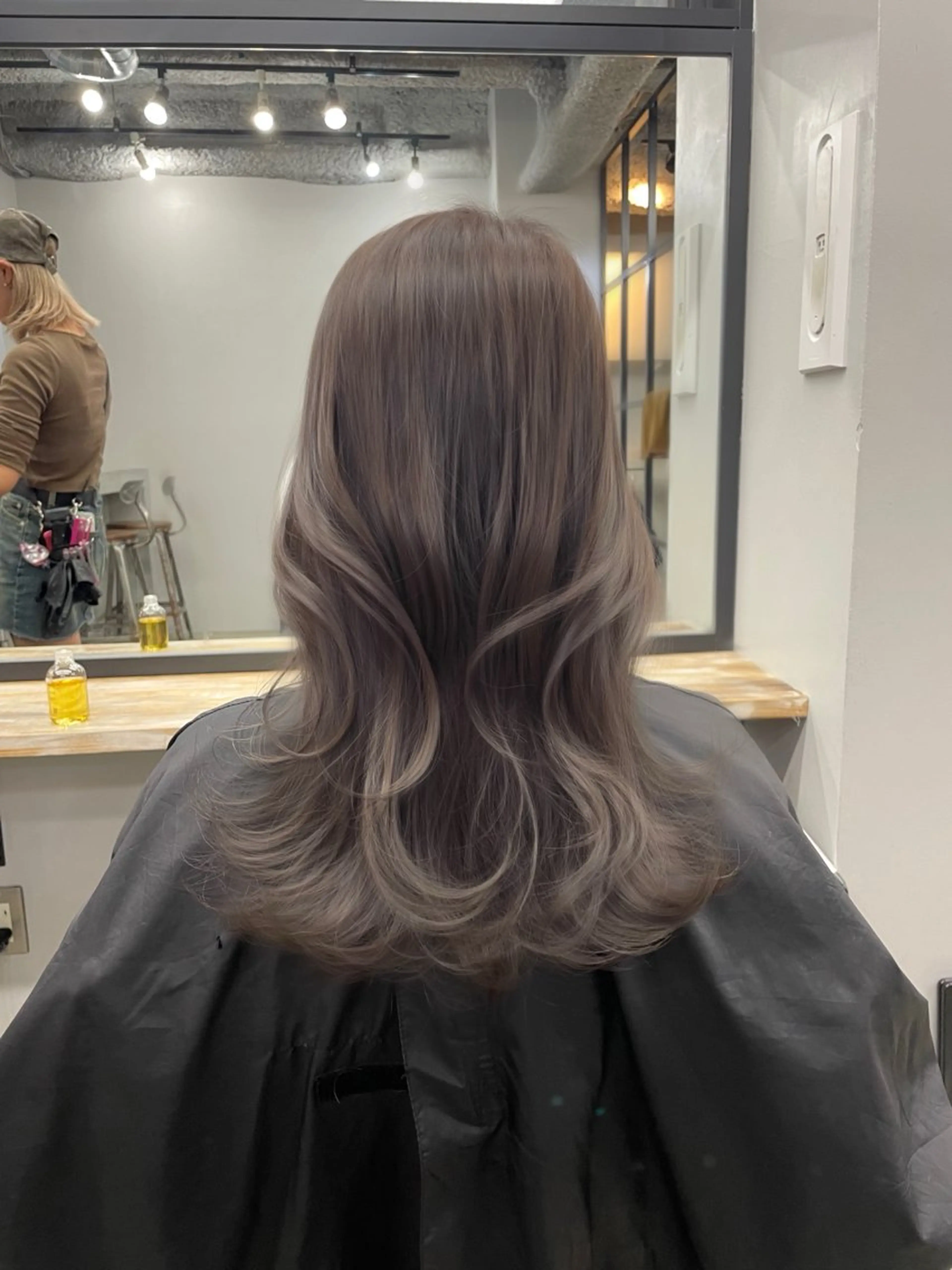 ロング カラー カット ヘアカラー トリートメント ヘアセット 新宿/韓国ヘア/ 髪質改善ストレートのヘアスタイル