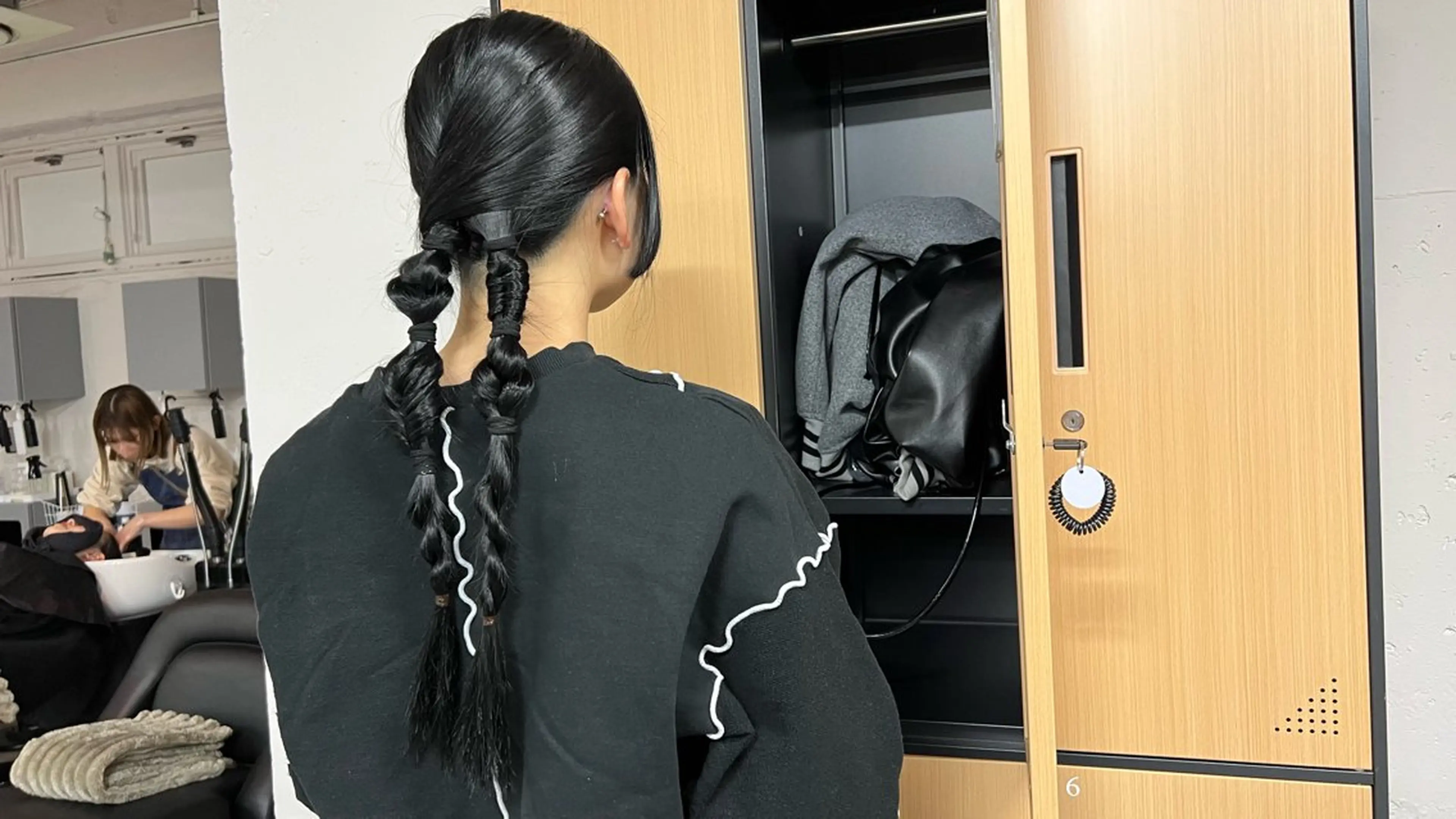 ロング カラー ヘアアレンジ 黒髪 ブルーカラー ブルーブラック 🎀tokute ナオ🧸のヘアスタイル