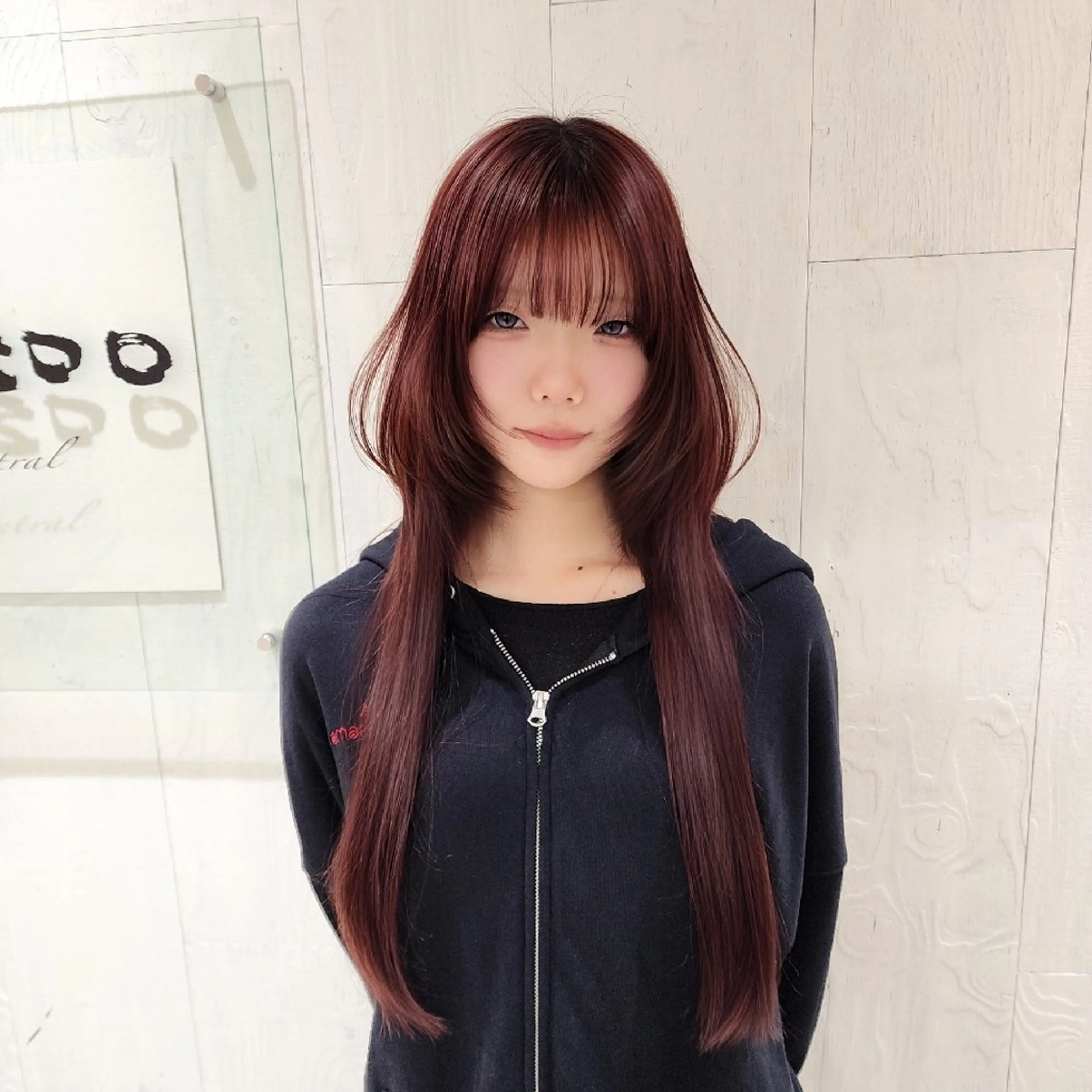 ロング カラー カシス レッドカラー ロング ウルフカット カット ヘアカラー トリートメント レイヤーカット/ ウルフカット/大橋 のヘアスタイル