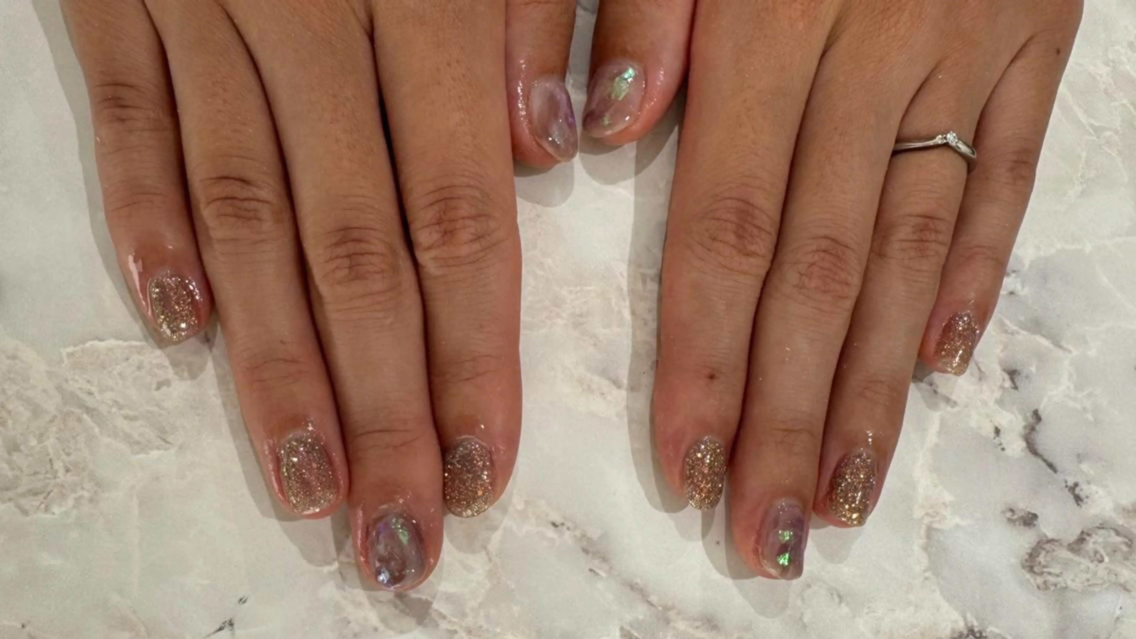 ネイル キラキラネイル ラメ(グリッター) ニュアンスネイル SalonLinda Marikoのネイルデザイン