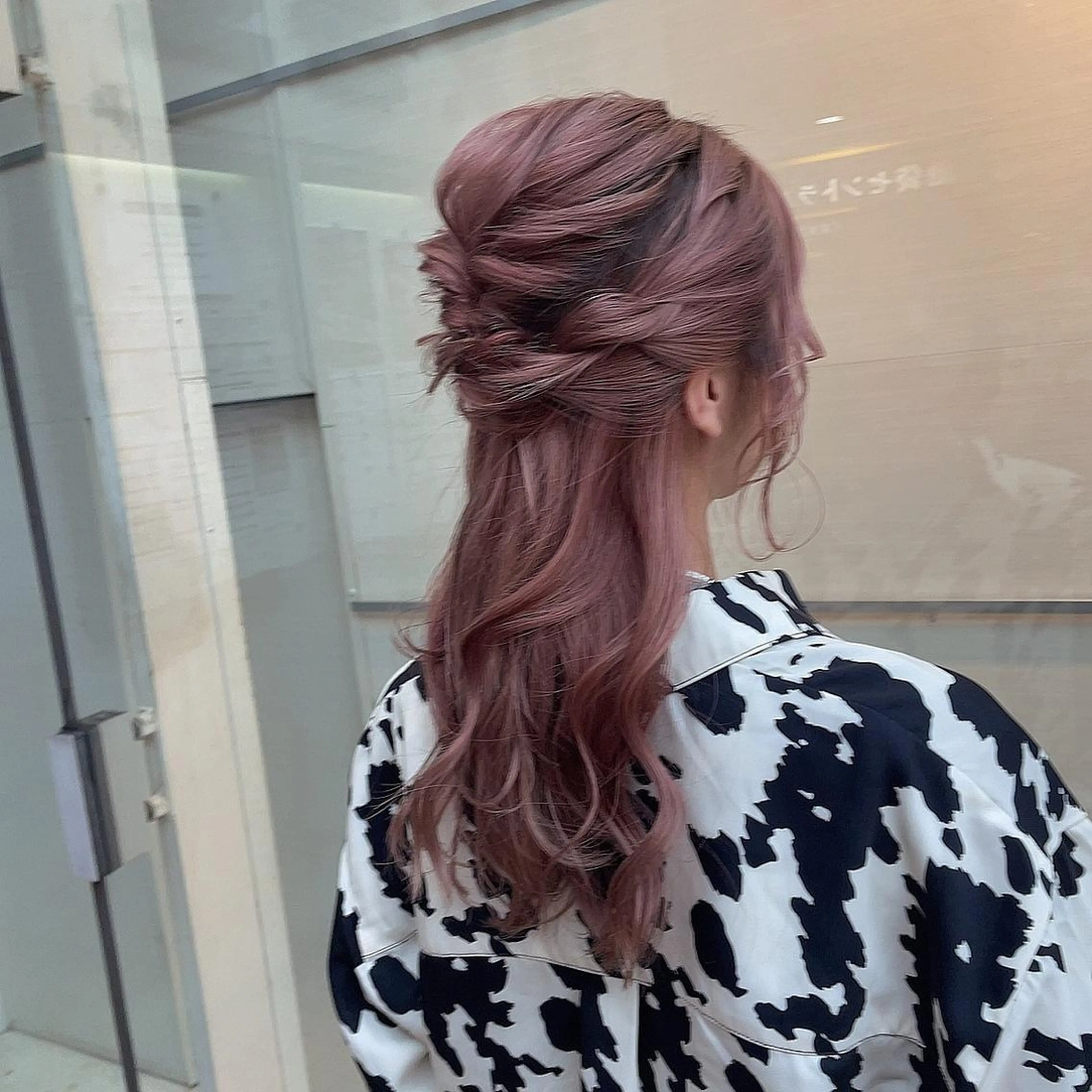 ミディアム サロウィン新宿三丁目East所属・顔周りレイヤー/新宿 /モテ艶カラー/航介のヘアスタイル