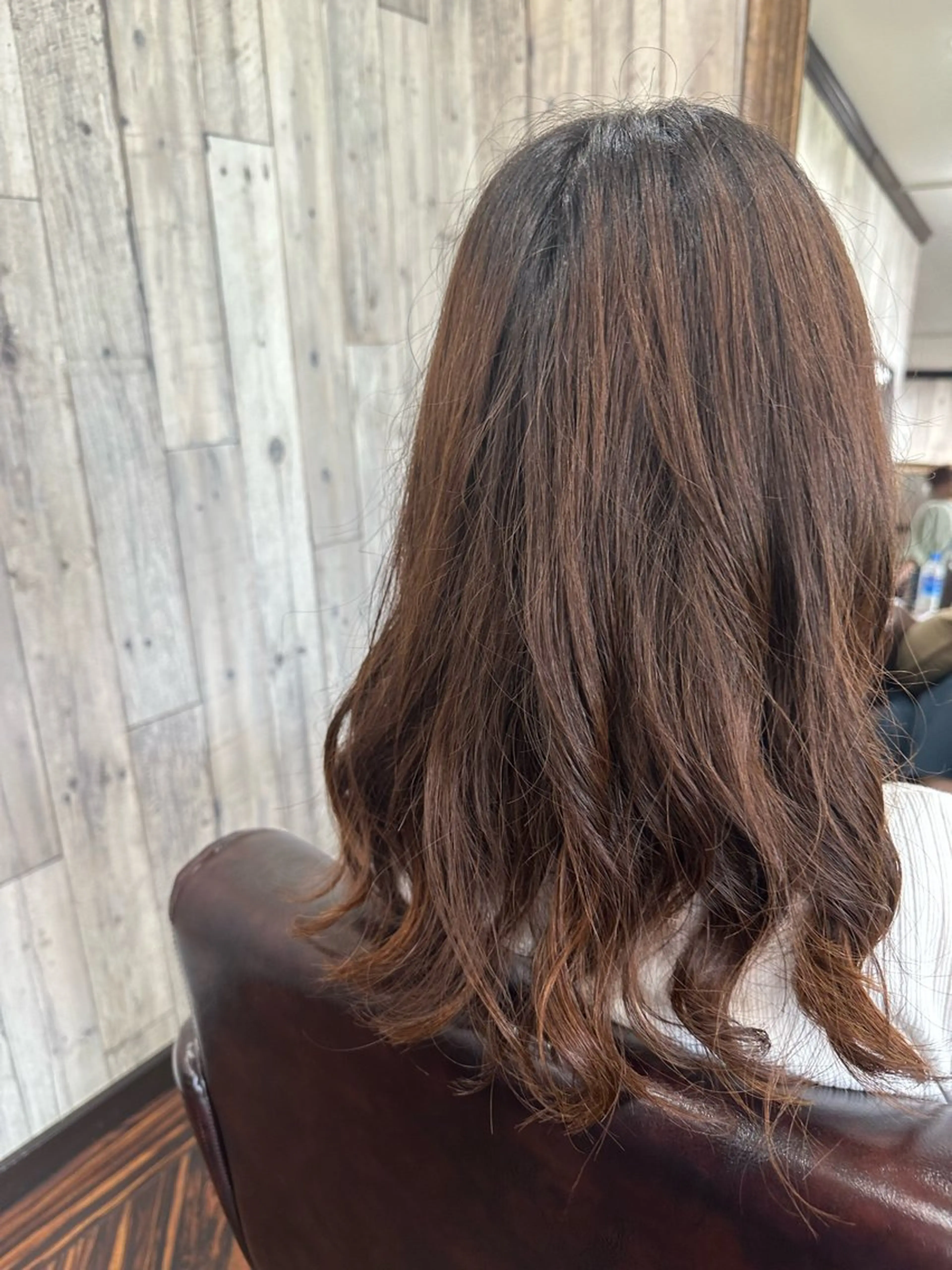 セミロング パーマ 庭山 理沙のヘアスタイル