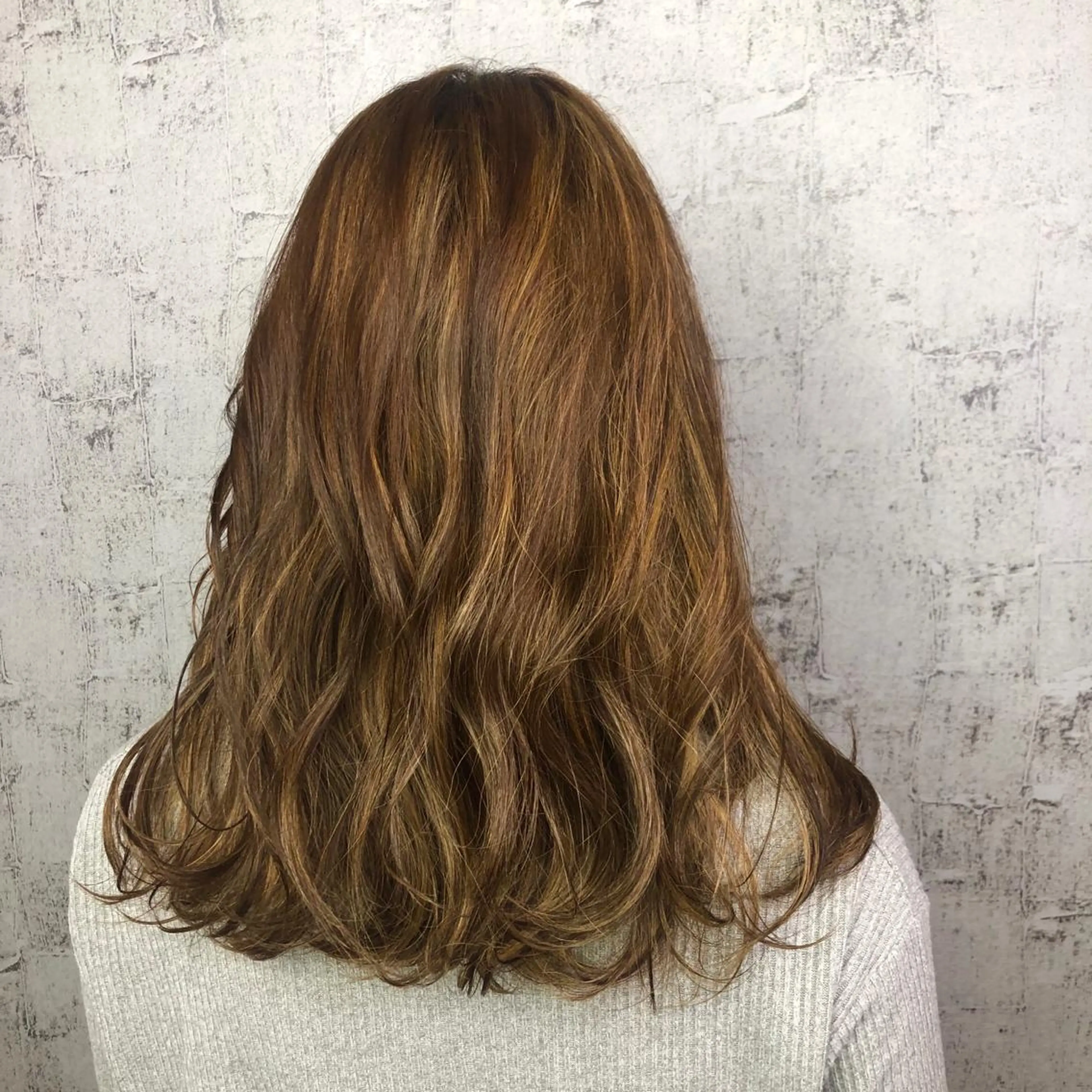 ロング カラー デザインカラー ハイライトカラー ハイライト 小顔レイヤー/ ベージュ🤍Rieのヘアスタイル