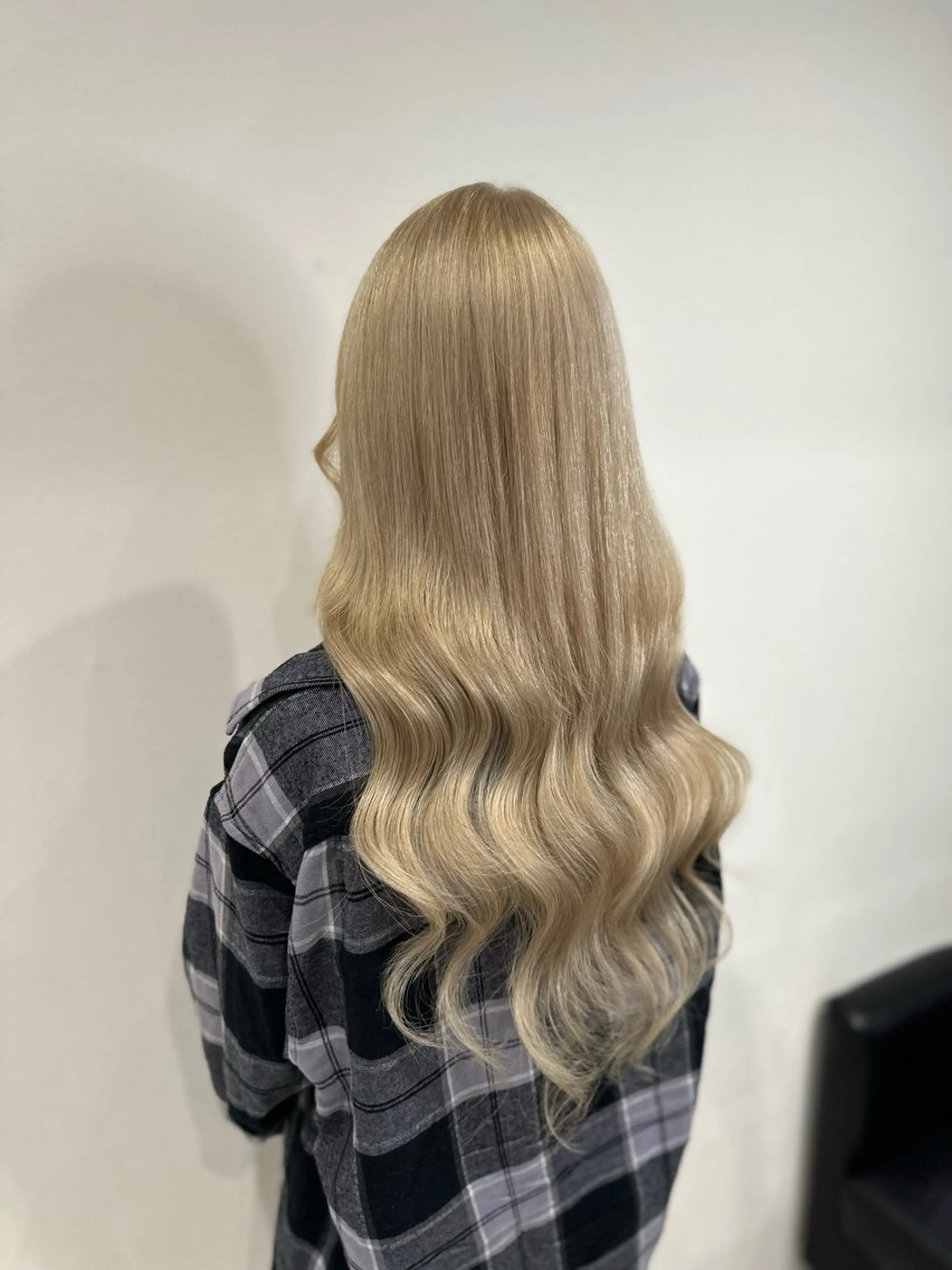 ロング TOMOMI /フロレゾンのヘアスタイル