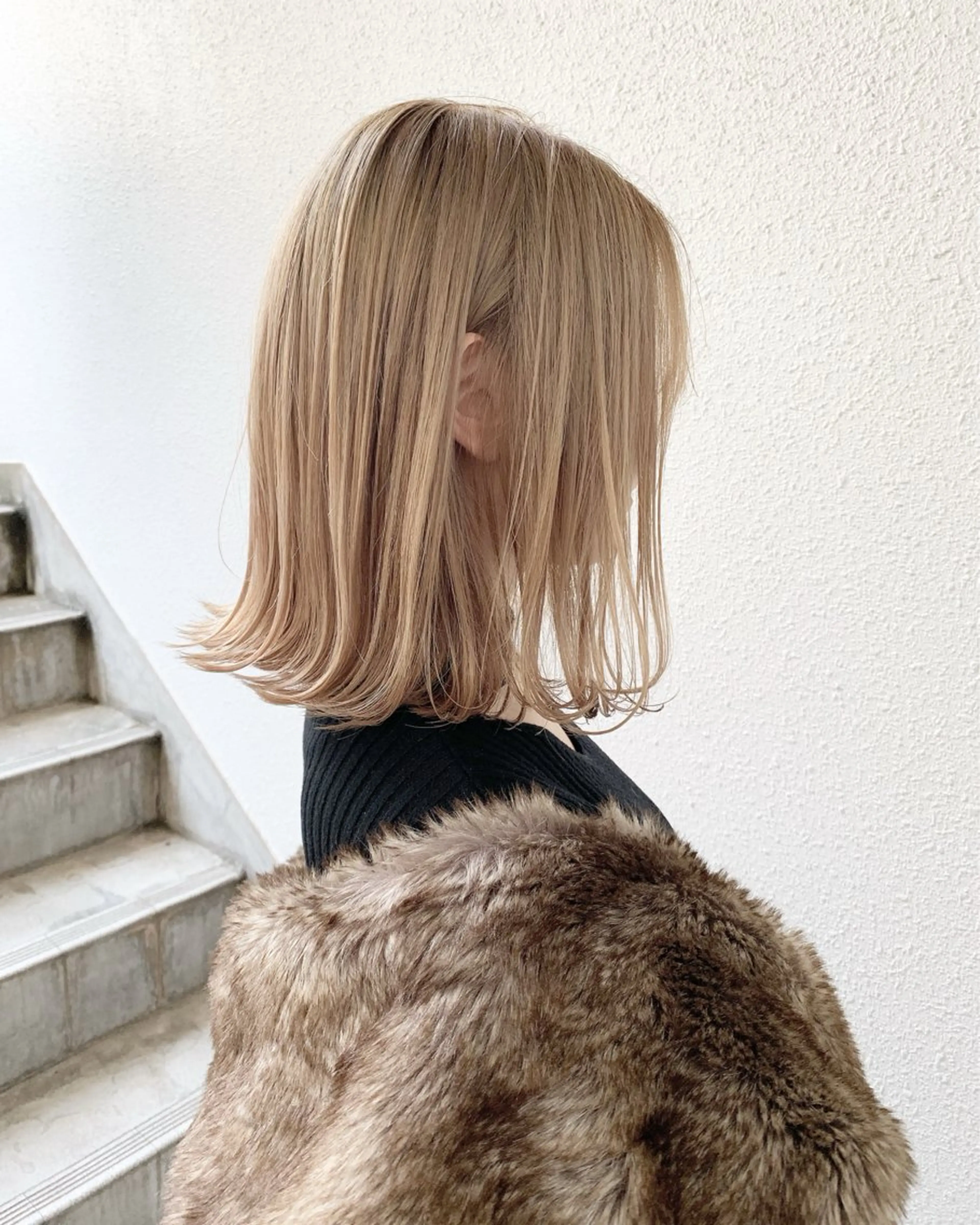 ミディアム カラー ベージュカラー ブロンド ブロンドベージュ ボブ カット ヘアカラー トリートメント CHERIEブリーチ ダブルカラー　天神のヘアスタイル