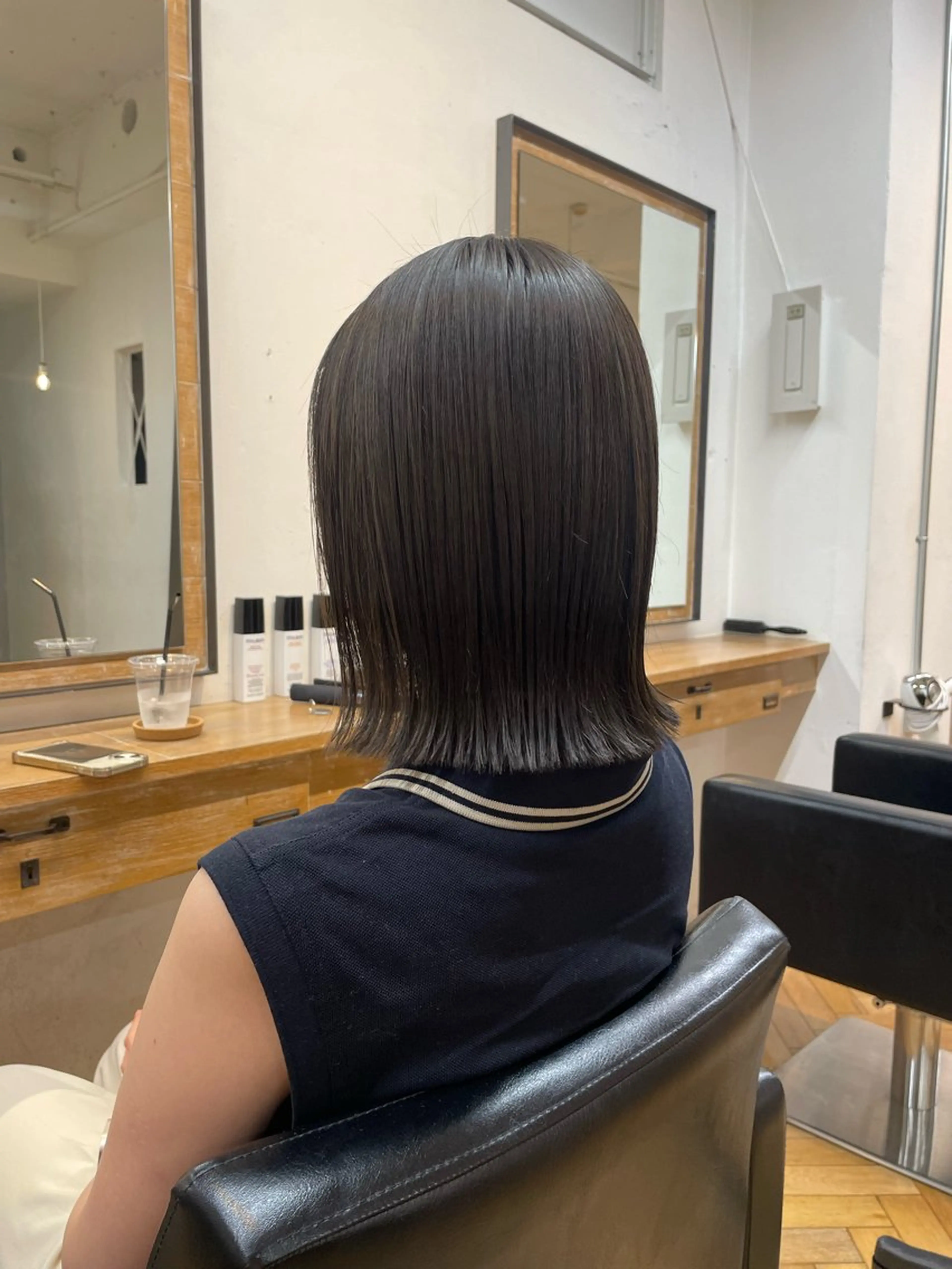 ミディアム カラー アッシュ 透明感カラー ヘアカラー mina / 透明感ベージュカラーのヘアスタイル