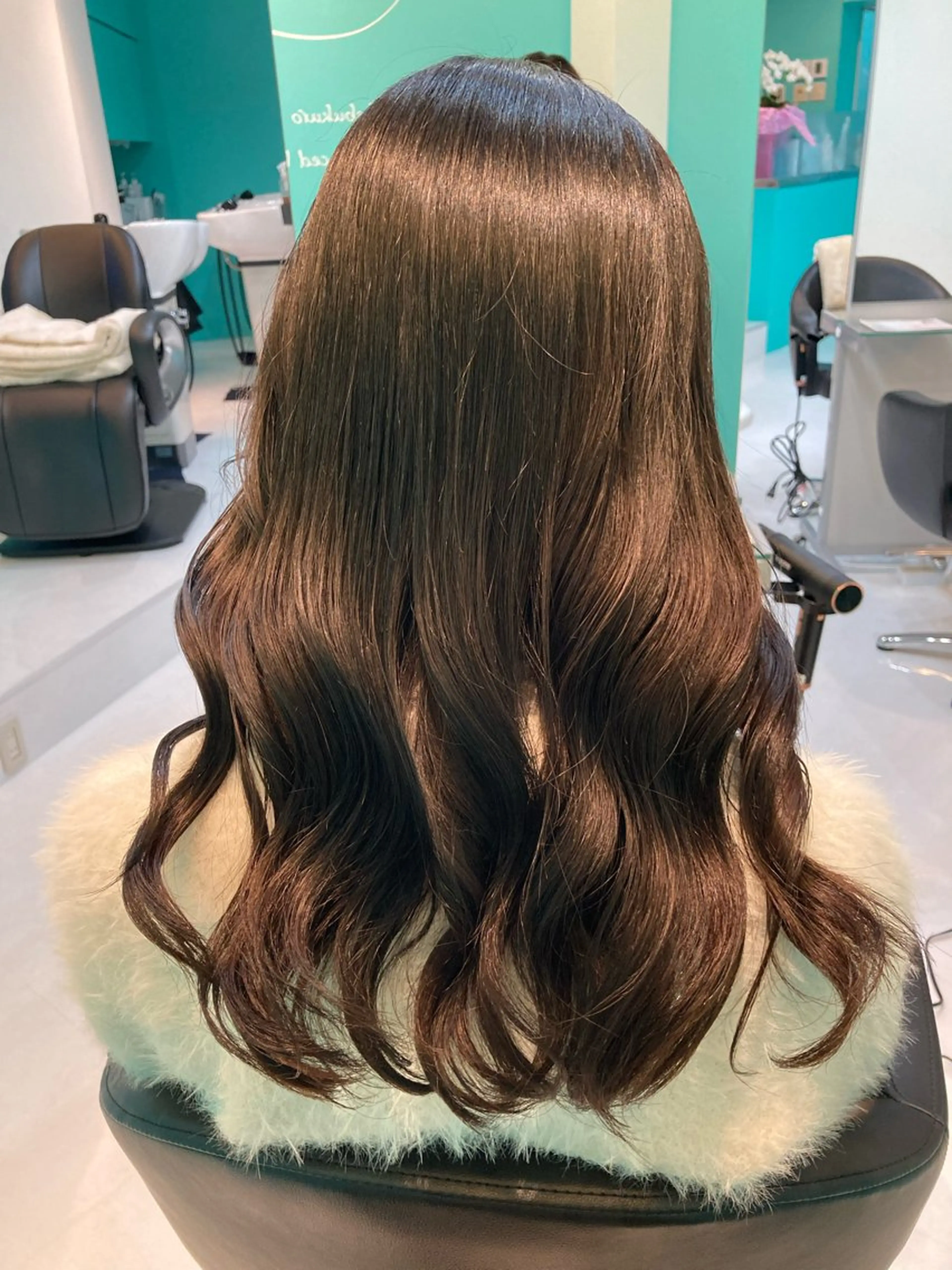 ロング カラー ブラウンカラー ダークブラウン 🫧透明感✨ブリーチ 💫ダメージレス🫧のヘアスタイル