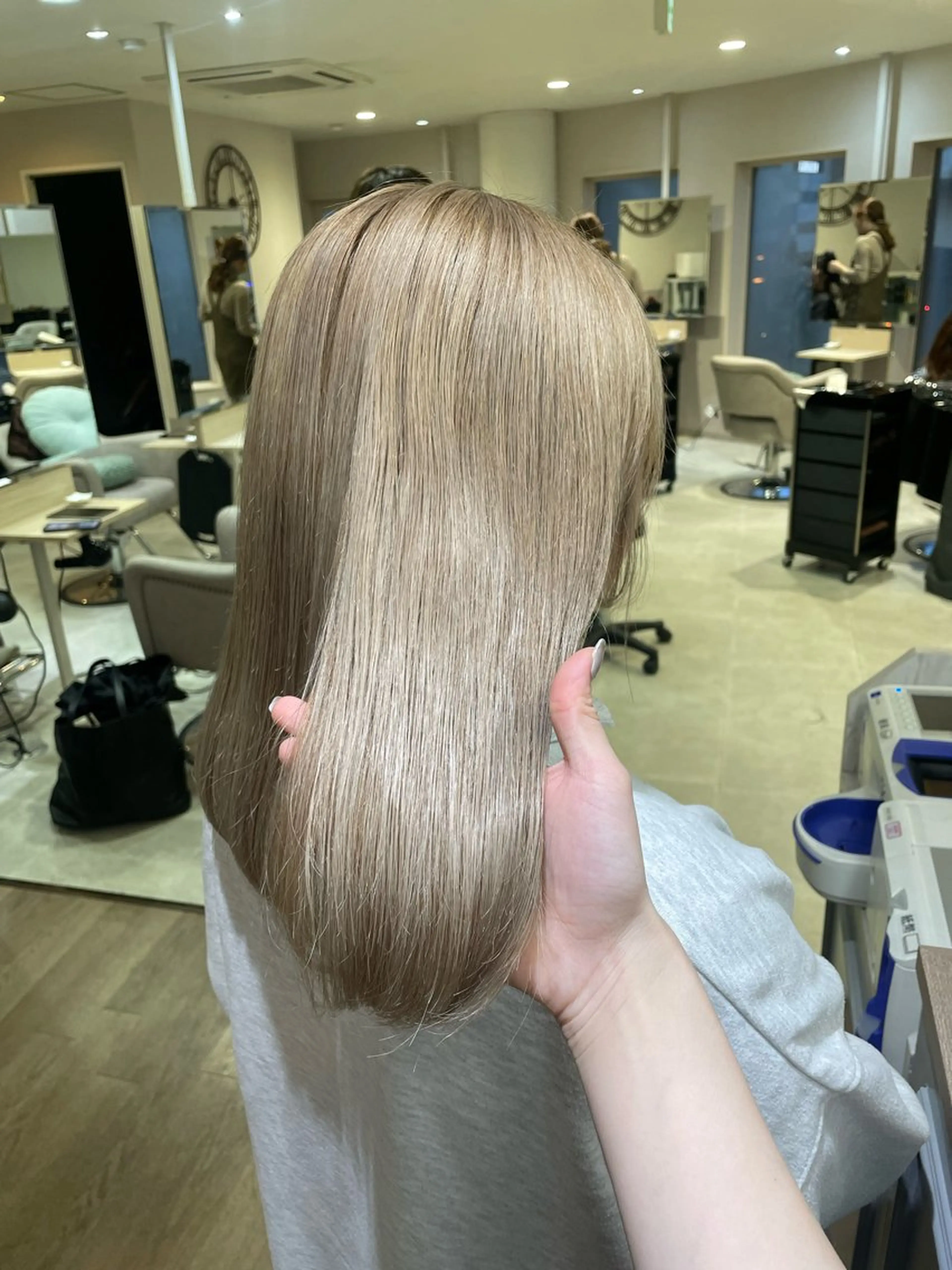 ミディアム カラー カット ヘアカラー トリートメント ayano / 透明感・くすみカラーのヘアスタイル