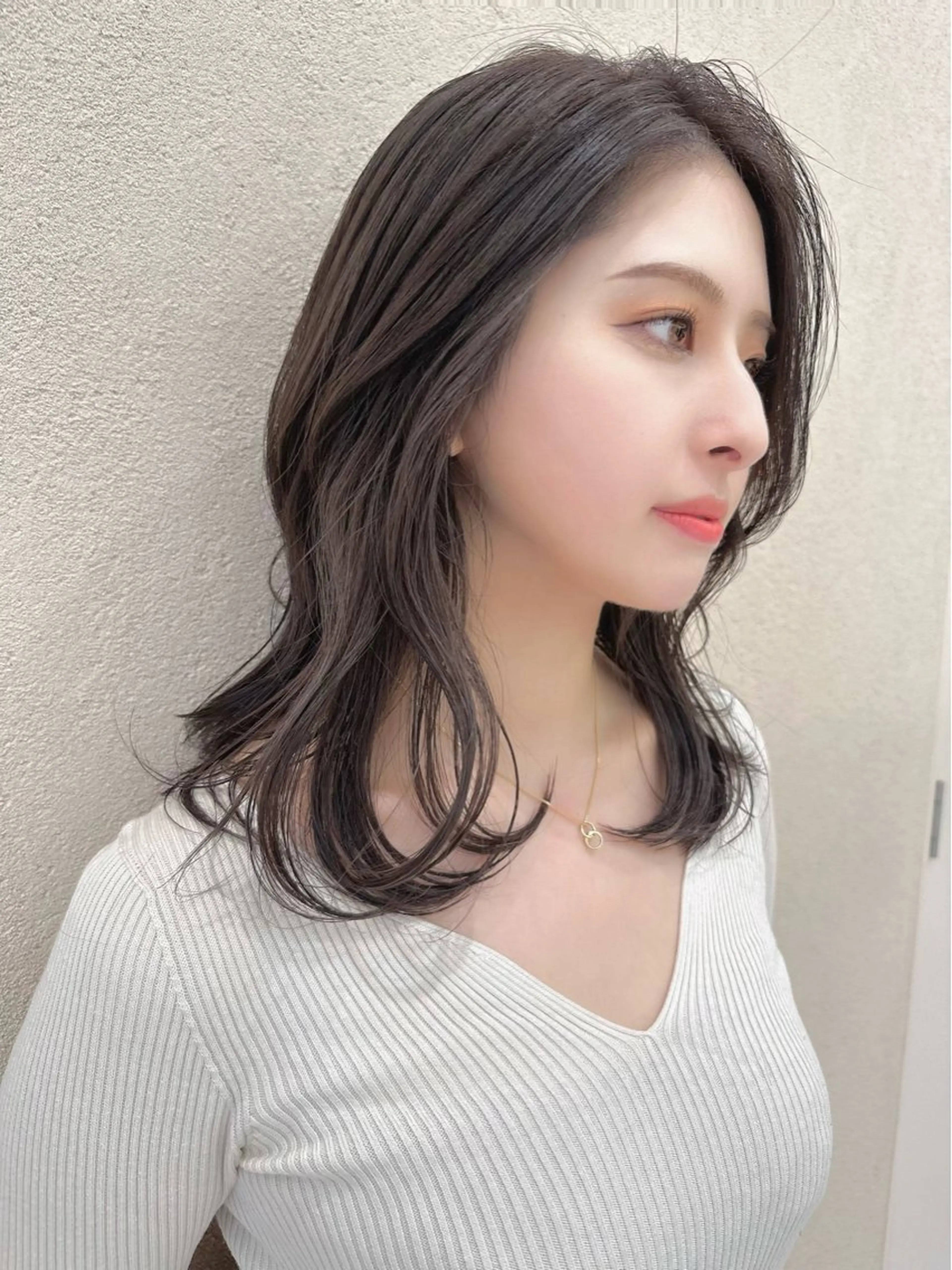 ミディアム カラー アッシュ アッシュグレー ベージュカラー グラデーションカラー グレージュ カット ヘアカラー トリートメント 韓国レイヤーカット 🧸ベージュカラーのヘアスタイル