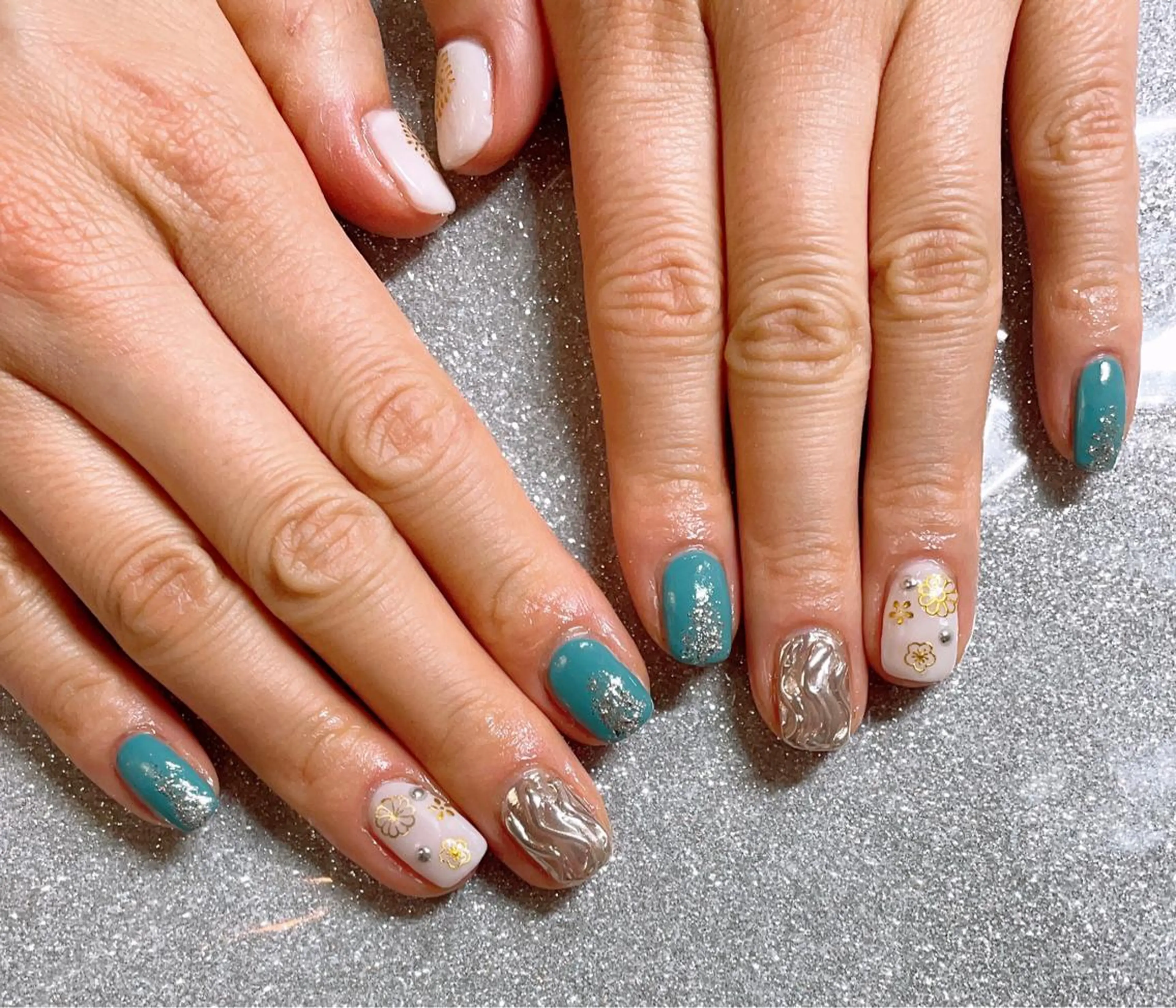 ネイル ハンドネイル VIERU 🌈🎀💖のネイルデザイン