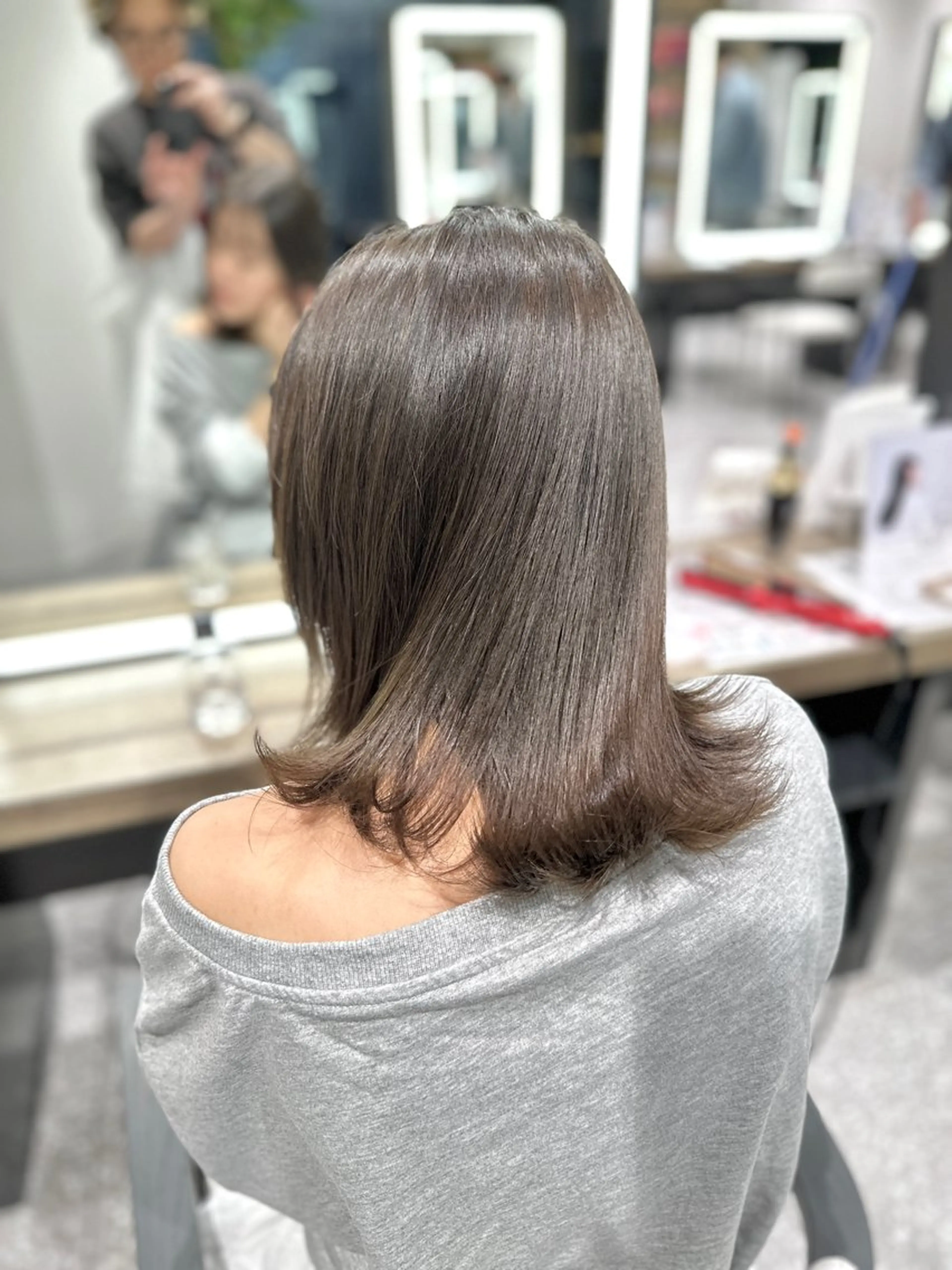 ミディアム カラー 透明感カラー グレージュ レイヤー/グレージュ メンズパーマのヘアスタイル