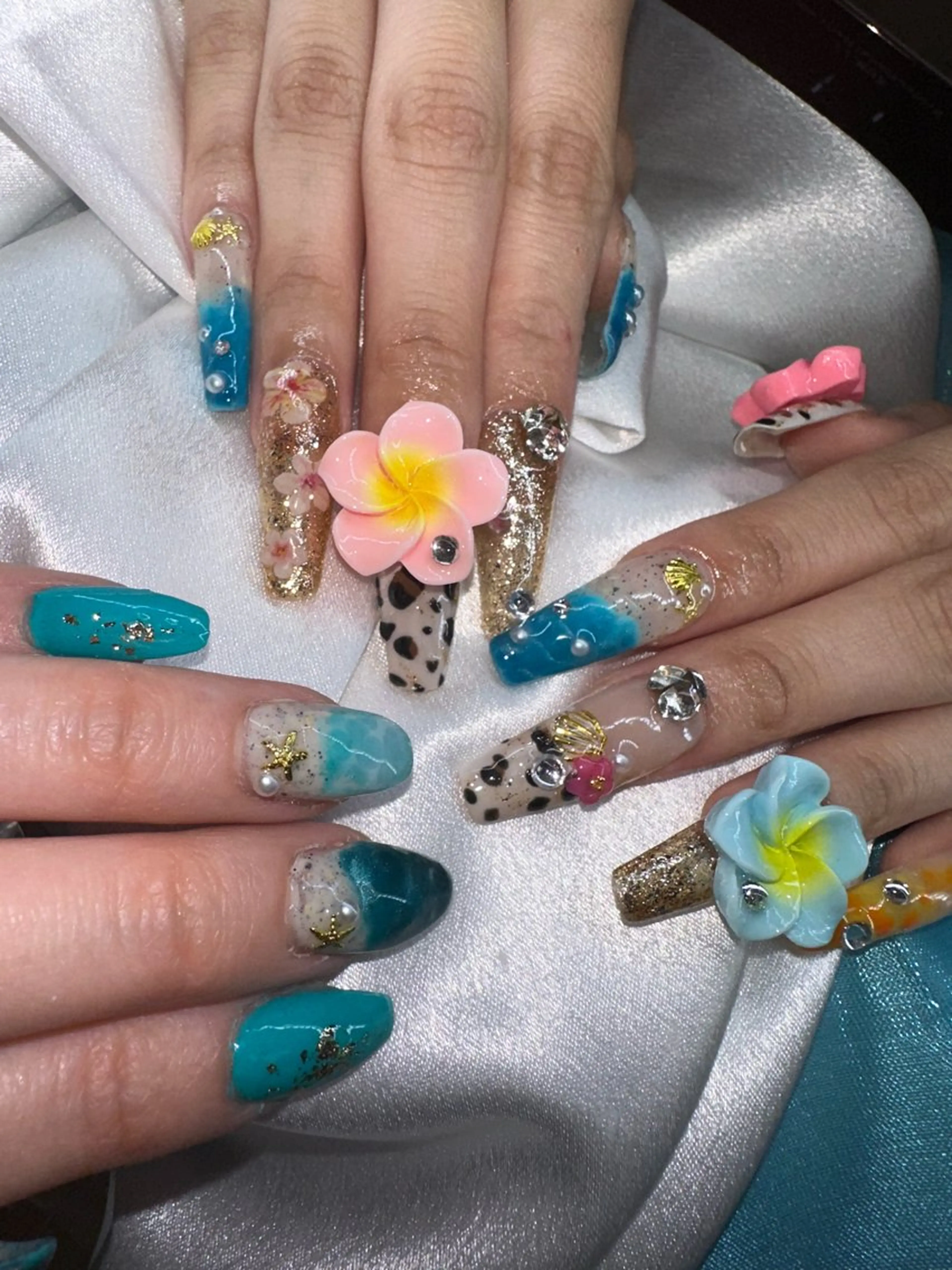 セミロング ハンドネイル YOKOSUKA🌊 NAIL🌿🫧💛のネイルデザイン