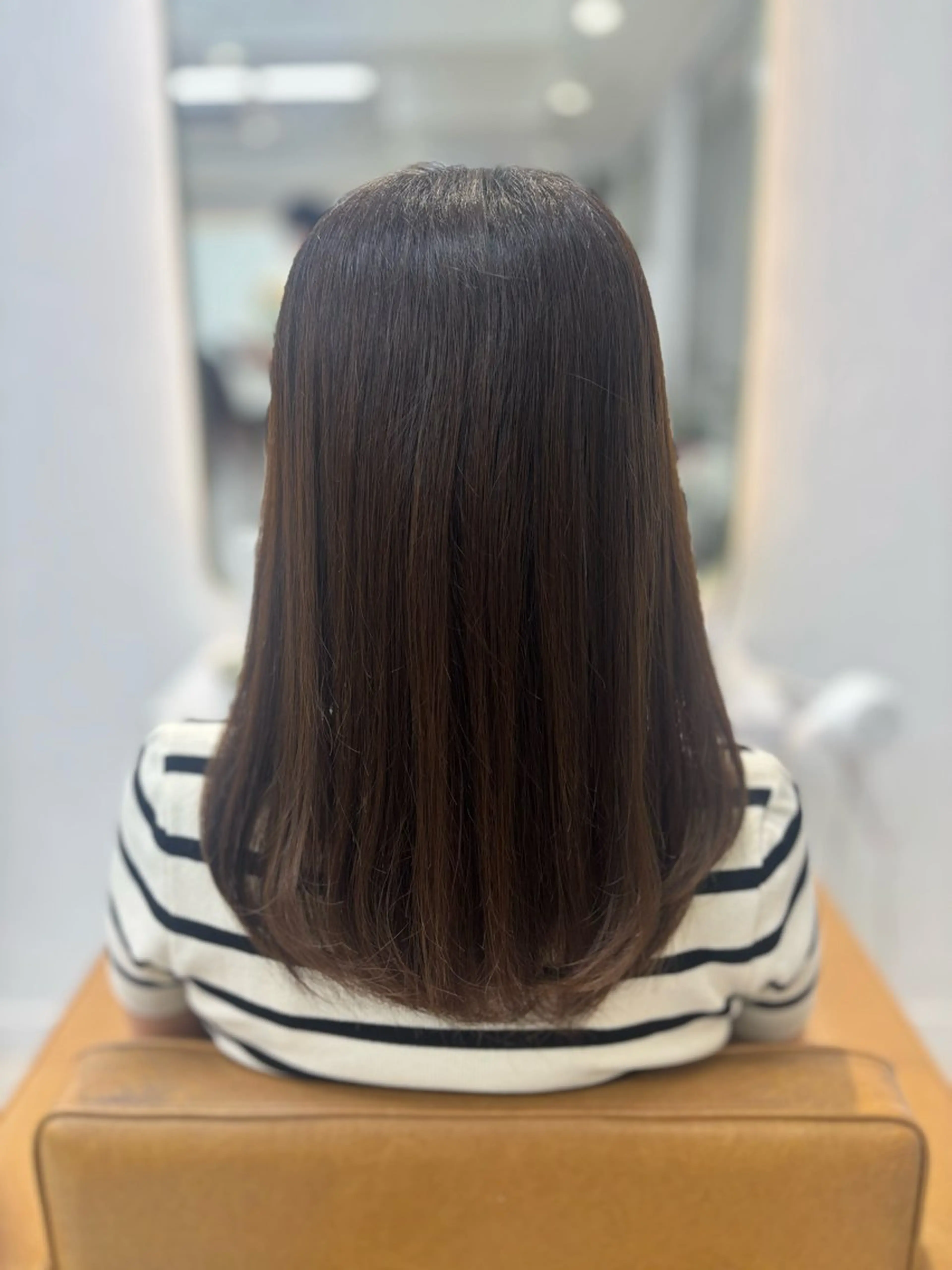 セミロング カラー 🩶韓国ツヤ髪🩶 透明感カラー🇰🇷のヘアスタイル