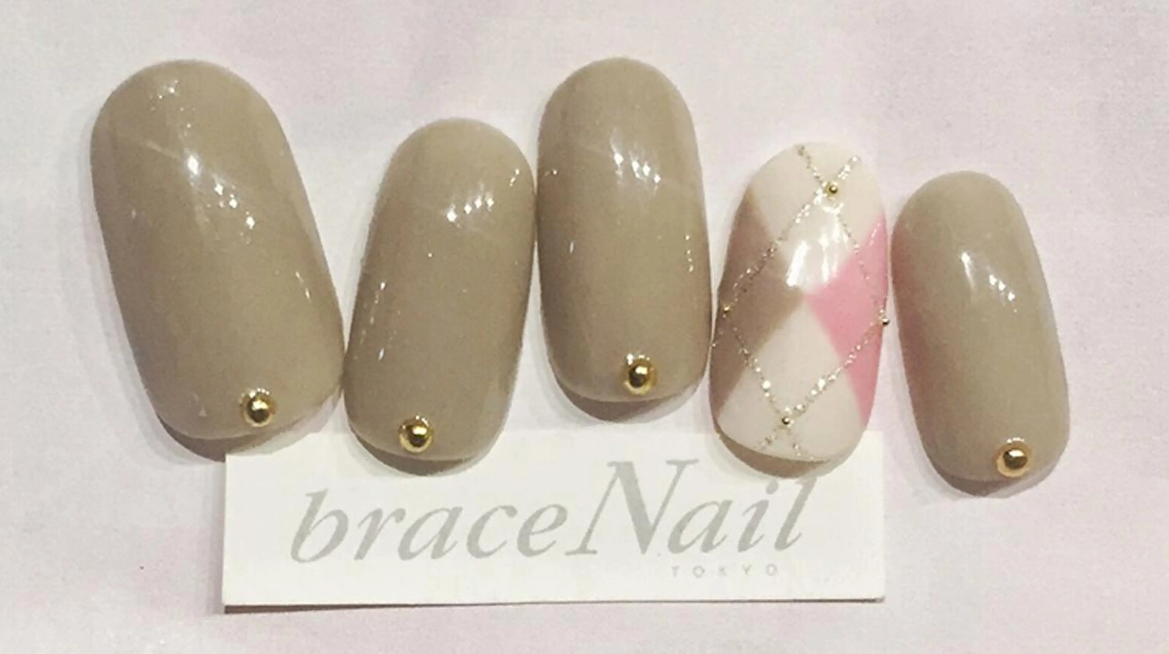 ミディアム ネイル 長さ出し専門 nynaのネイルデザイン