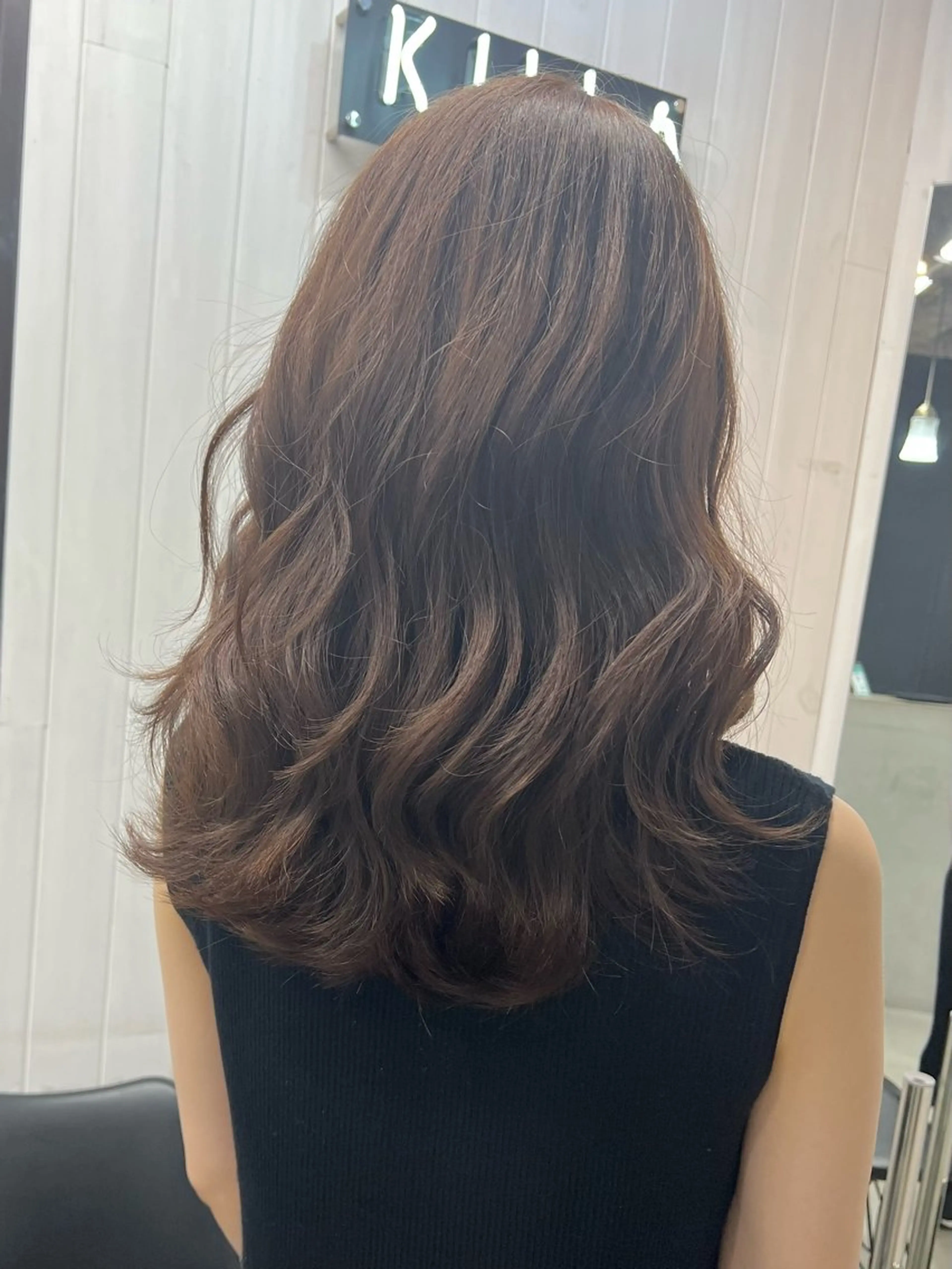 ロング 坂齋大地/レイヤー/ ミルクティーのヘアスタイル